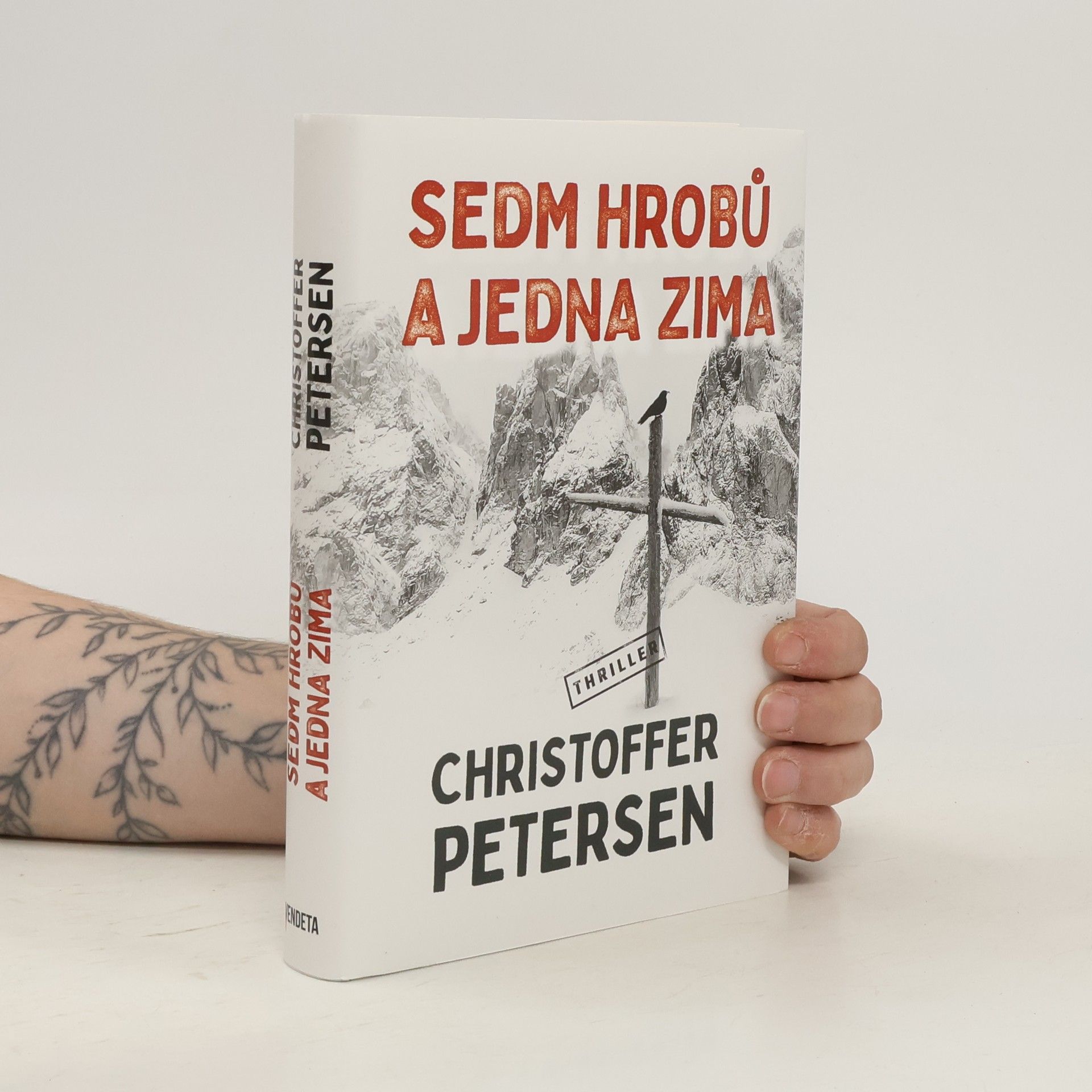 Christoffer Petersen Sedm hrobů a jedna zima