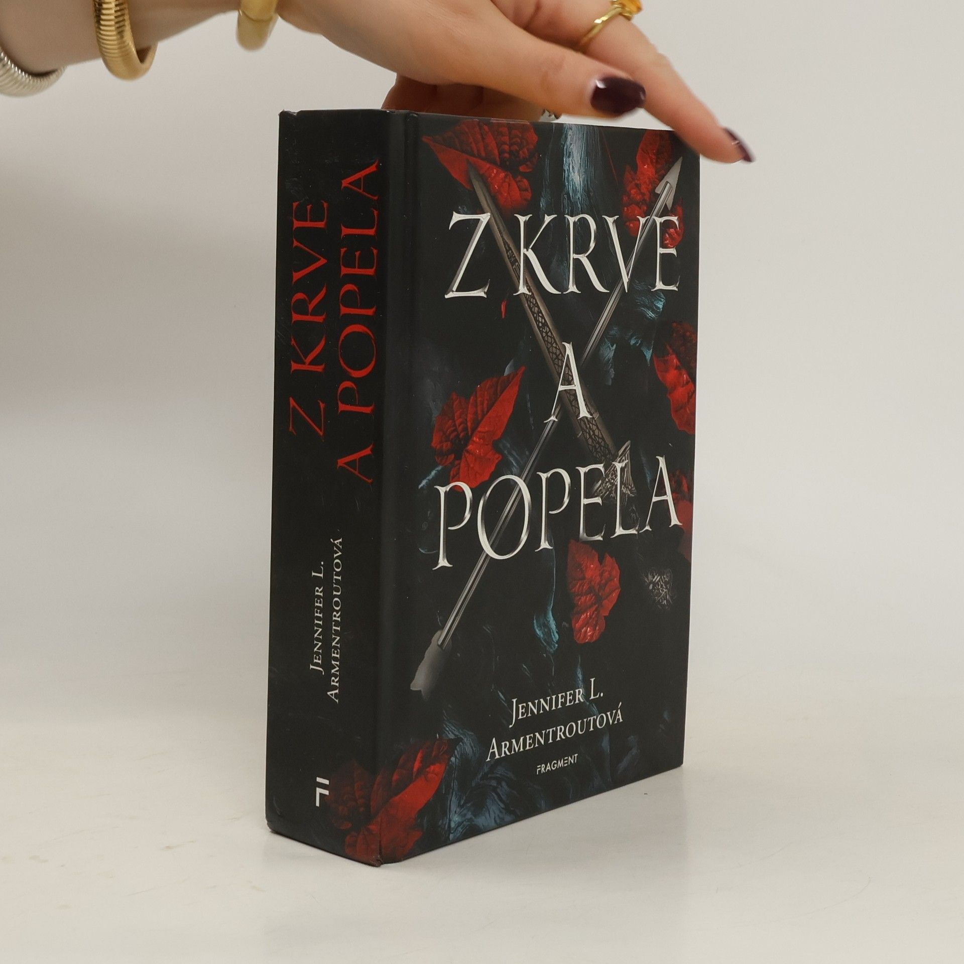 Jennifer L. Armentrout Z krve a popela