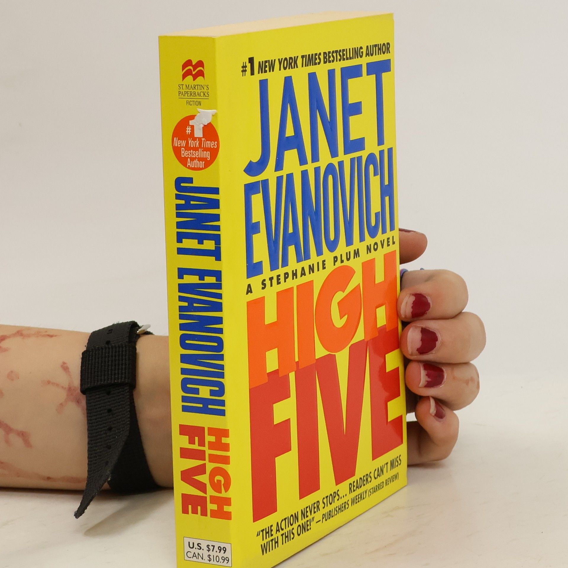 Janet Evanovich High five