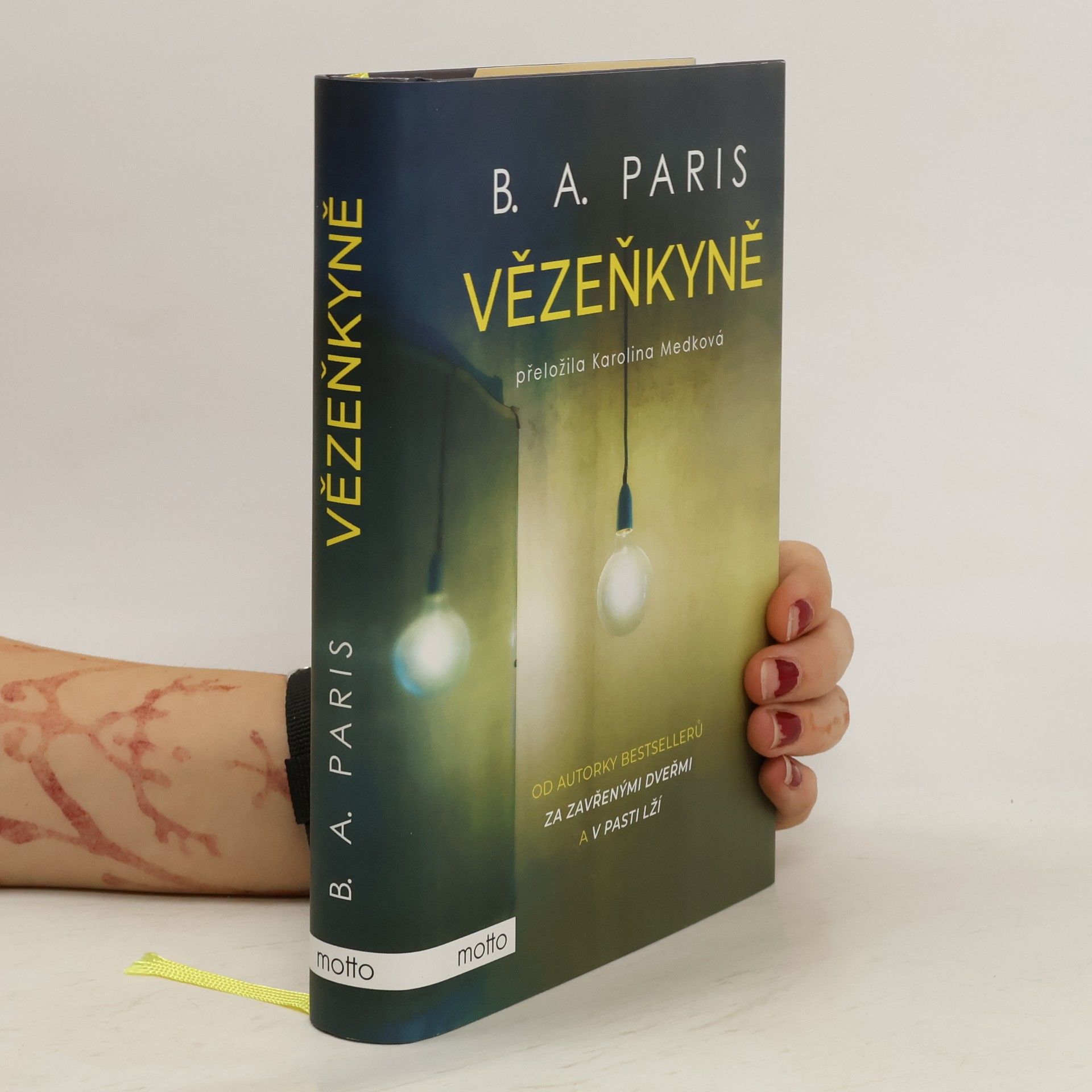 B.A. Paris Vězenkyně