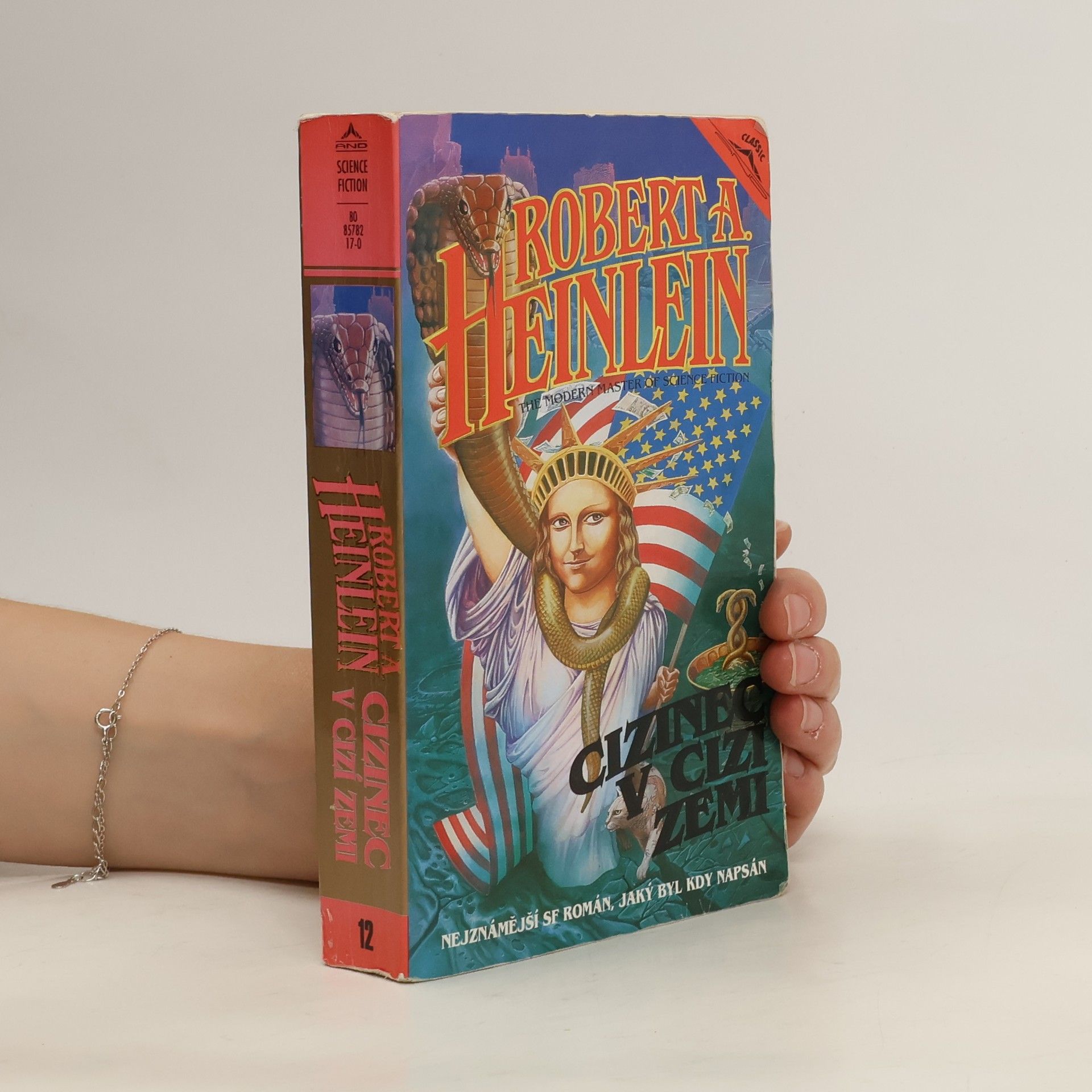 Robert A. Heinlein Cizinec v cizí zemi