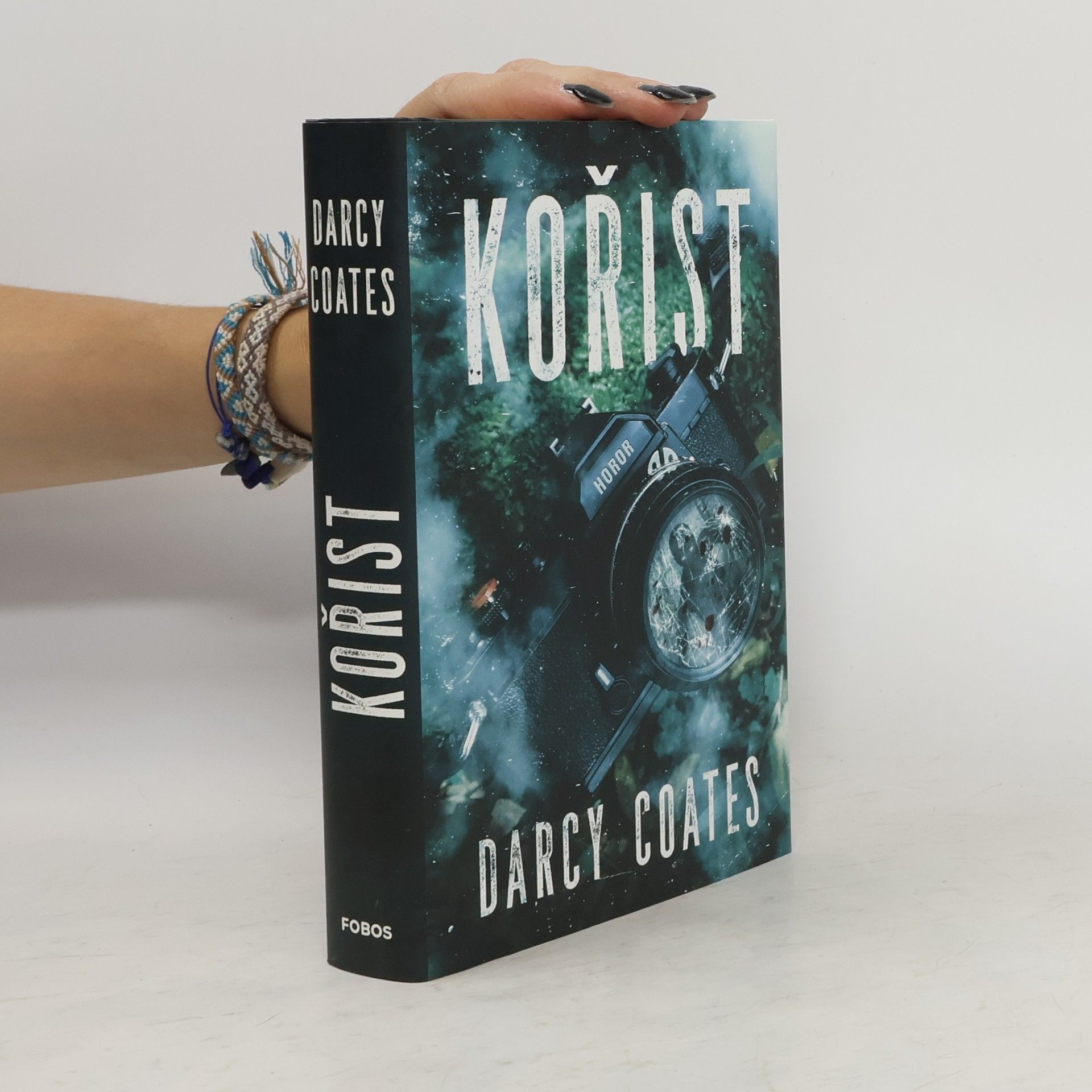 Darcy Coates Kořist