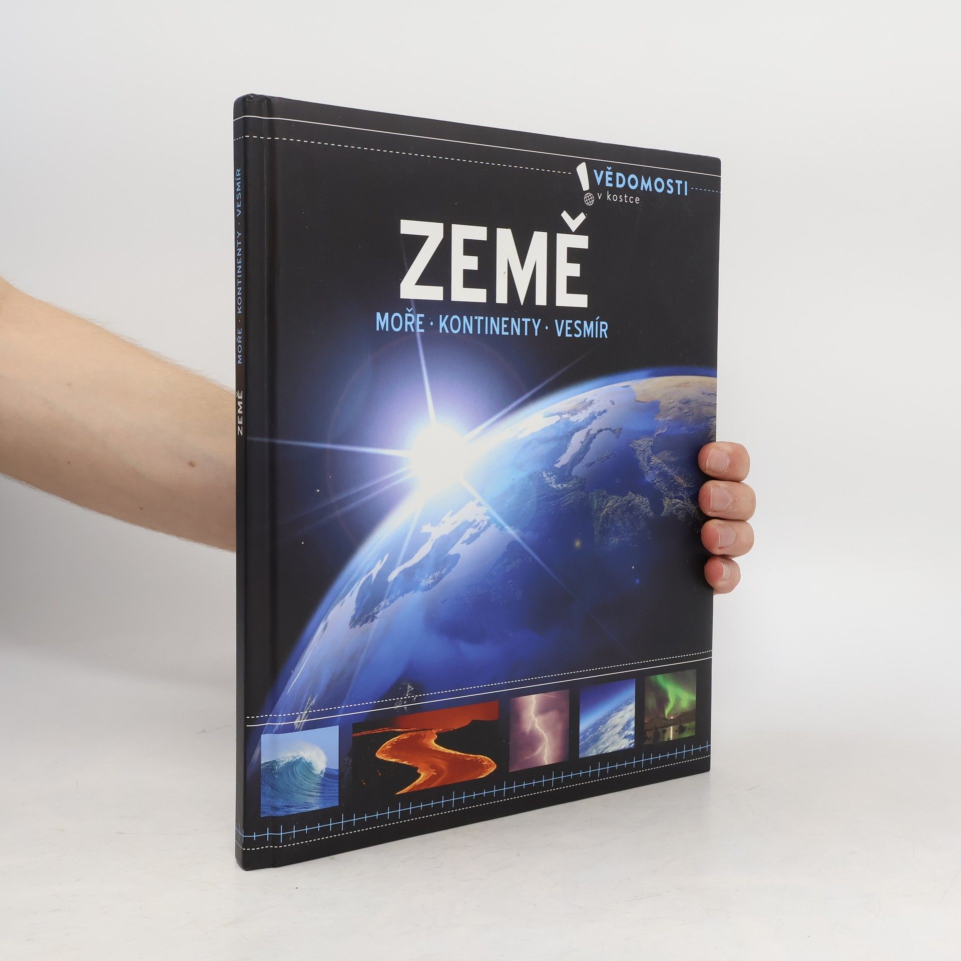 Collectif d'auteurs Země: moře, kontinenty, vesmír