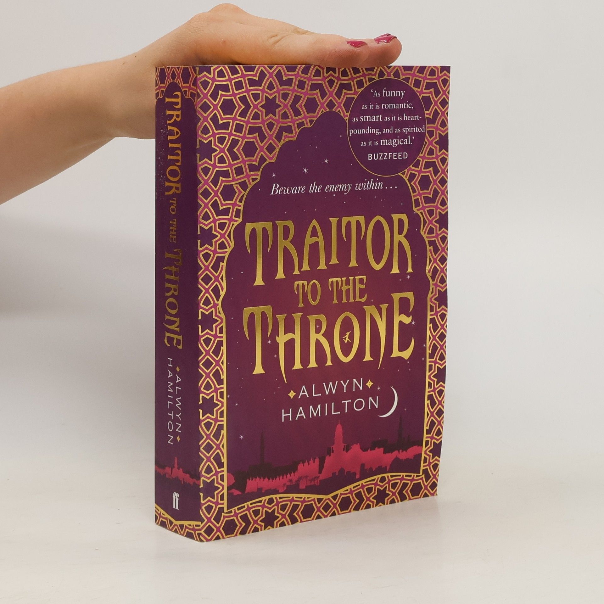 Alwyn Hamilton Traitor to the throne