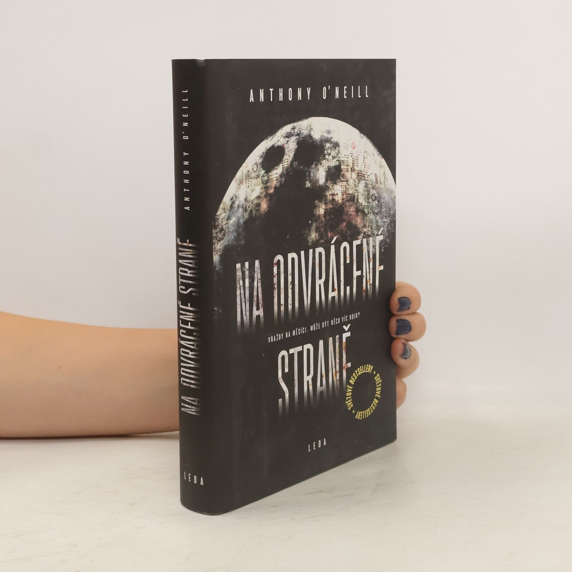 Anthony O'Neill Na odvrácené straně