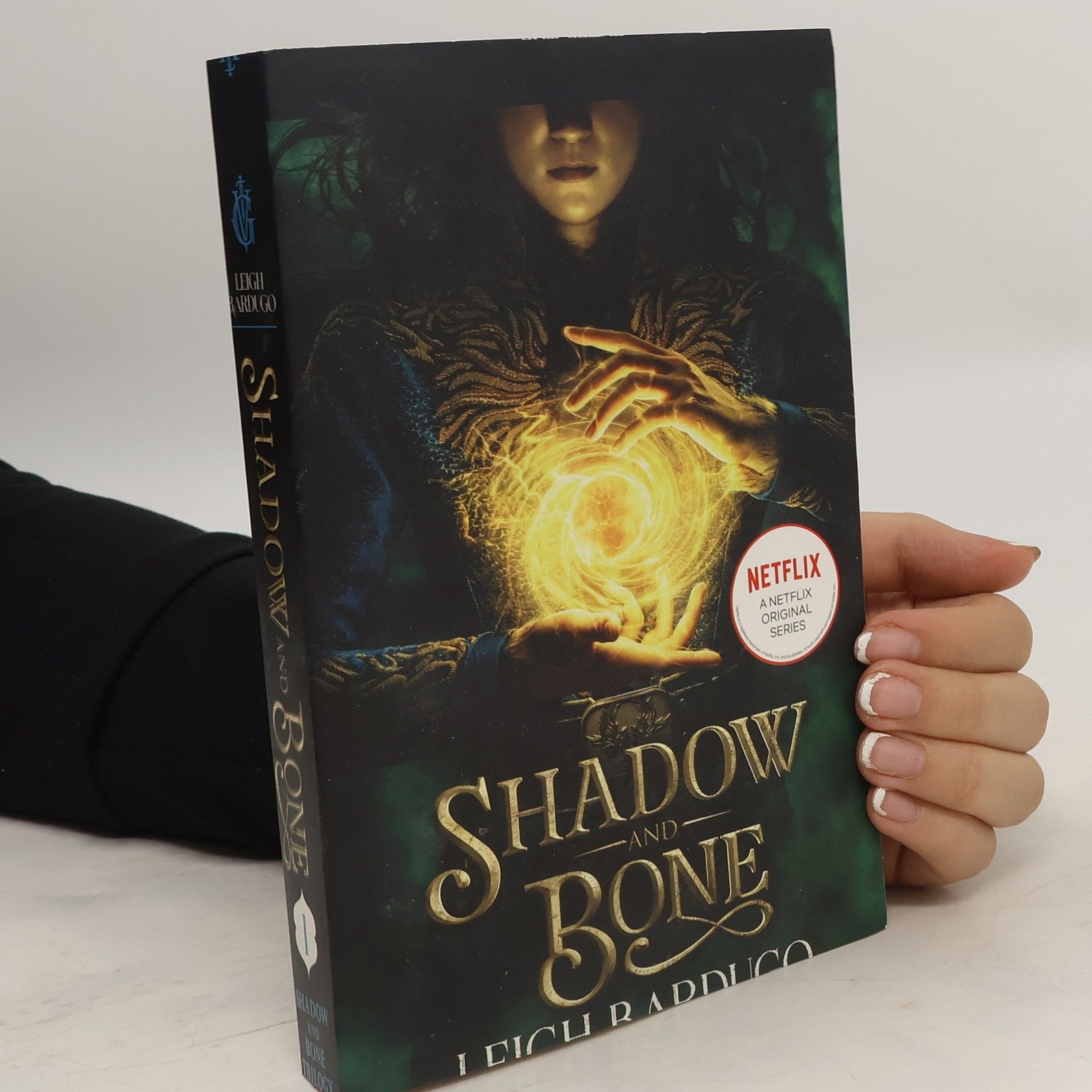 Leigh Bardugo Shadow and bone