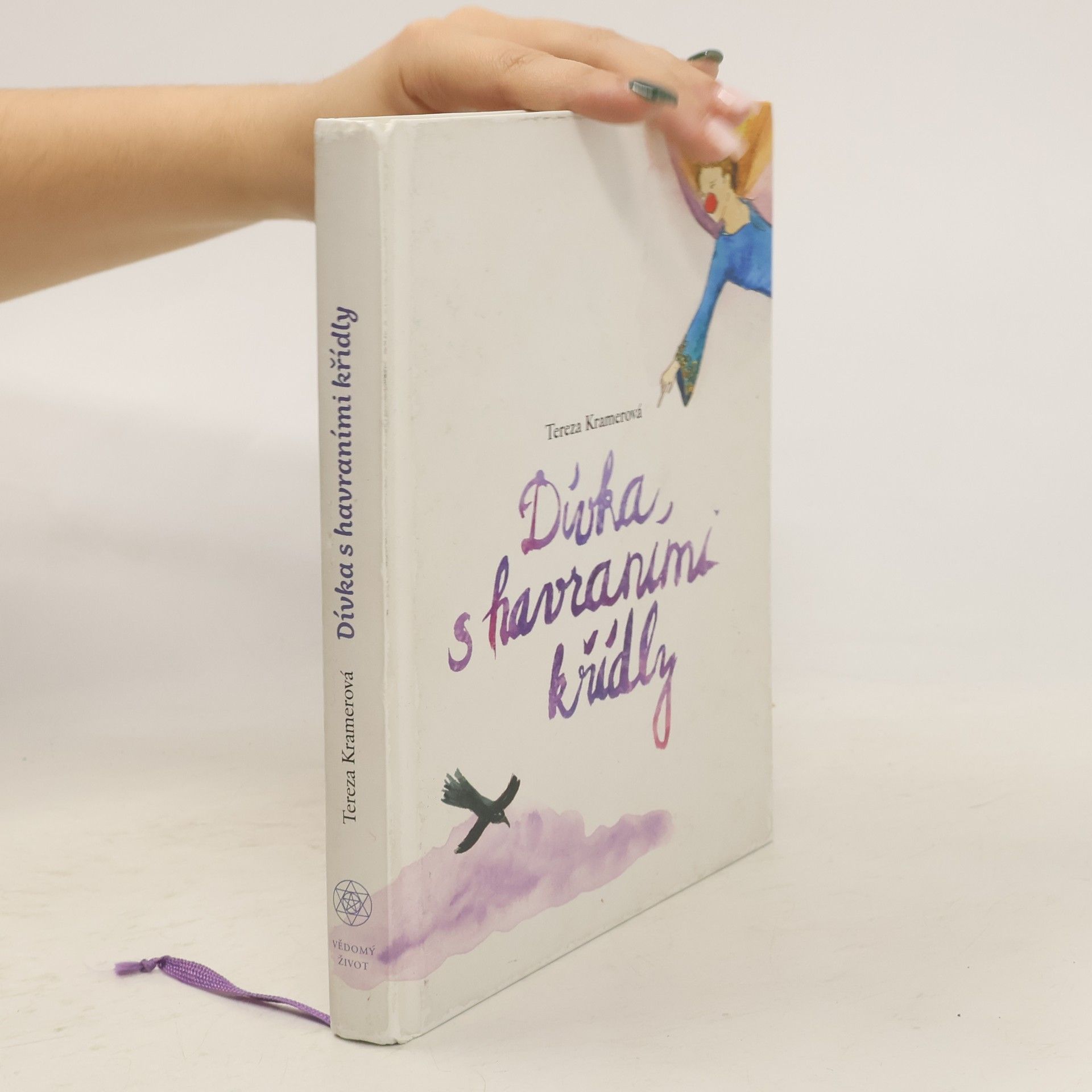 Dívka s havraními křídly