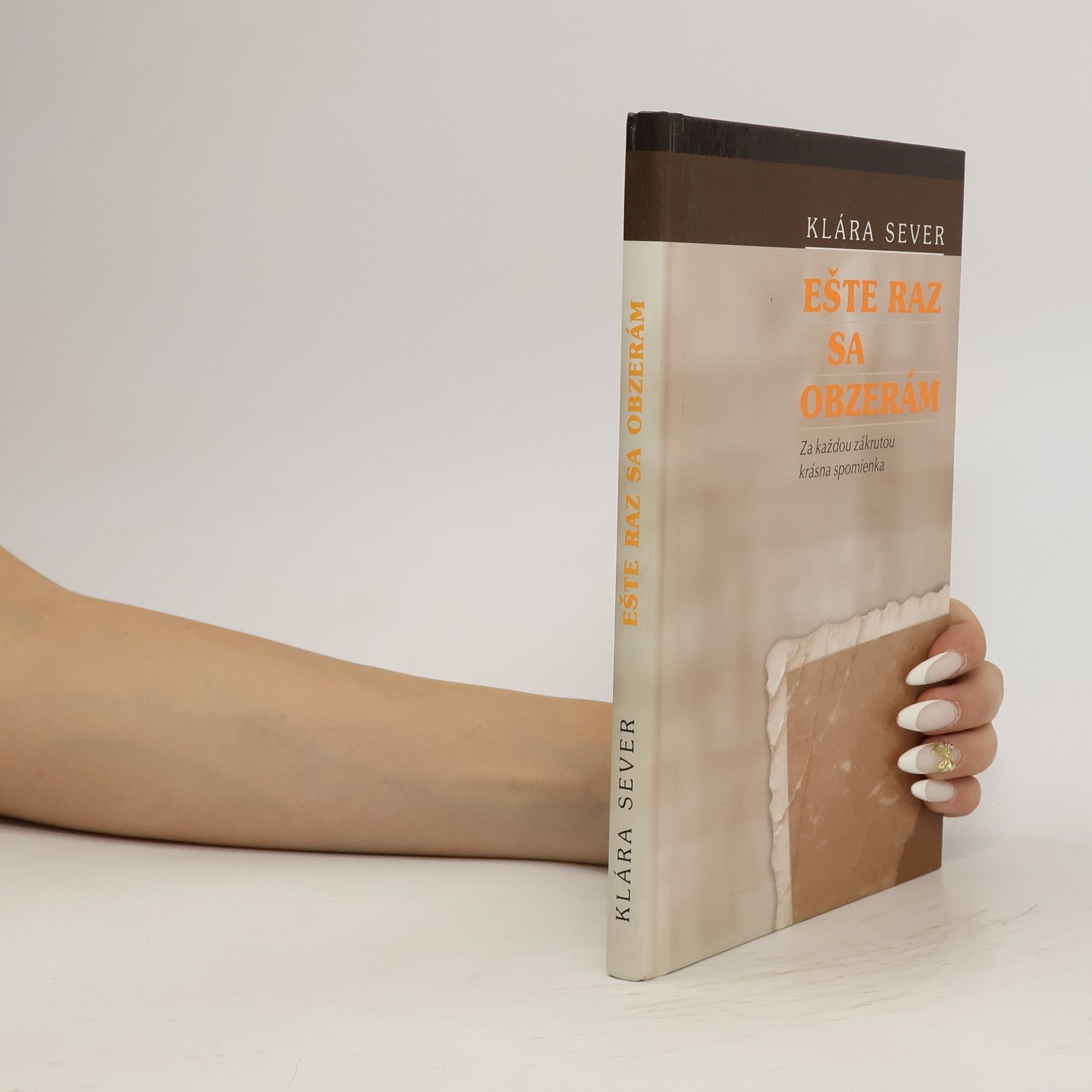 Klára Sever Ešte raz sa obzerám