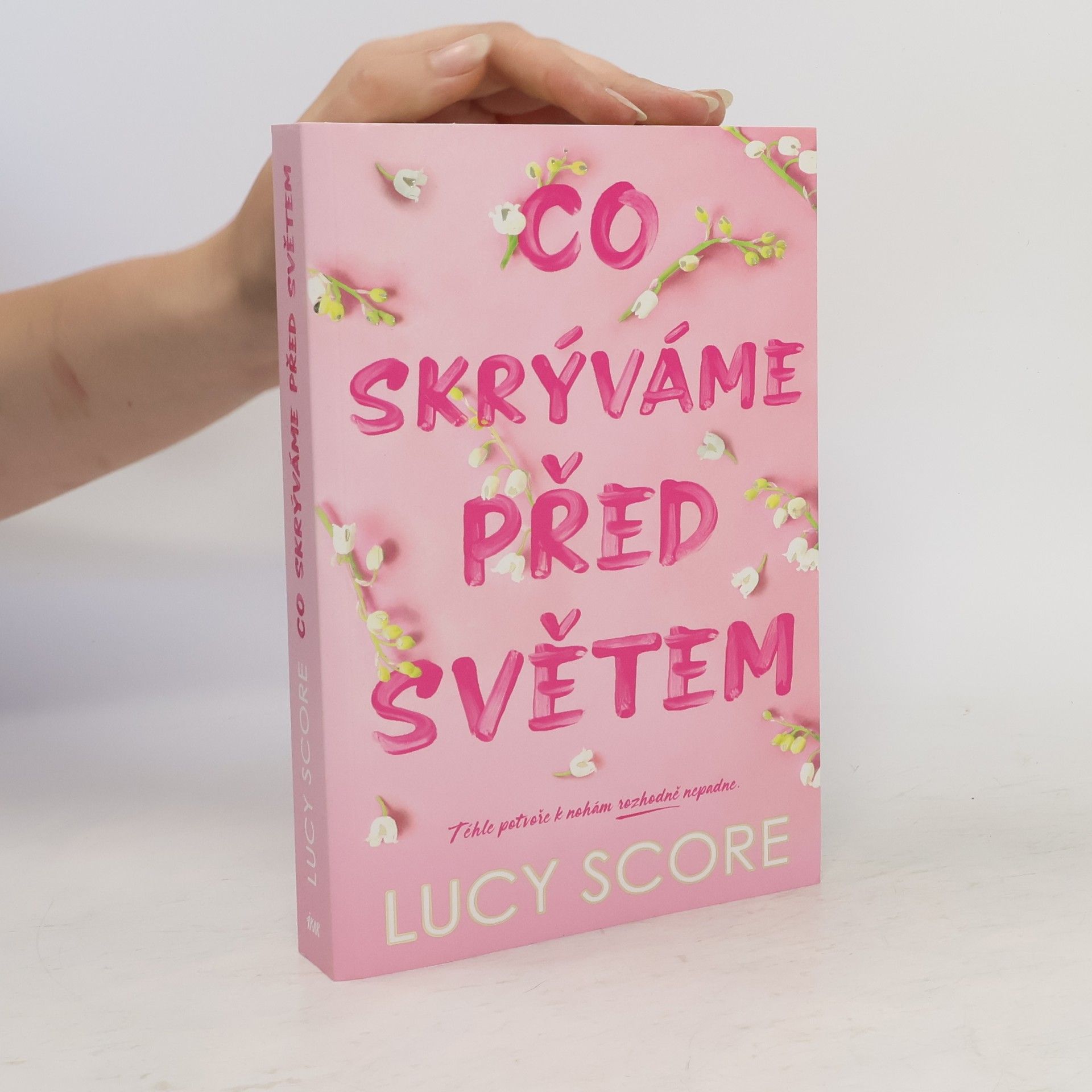 Lucy Score Co skrýváme před světem