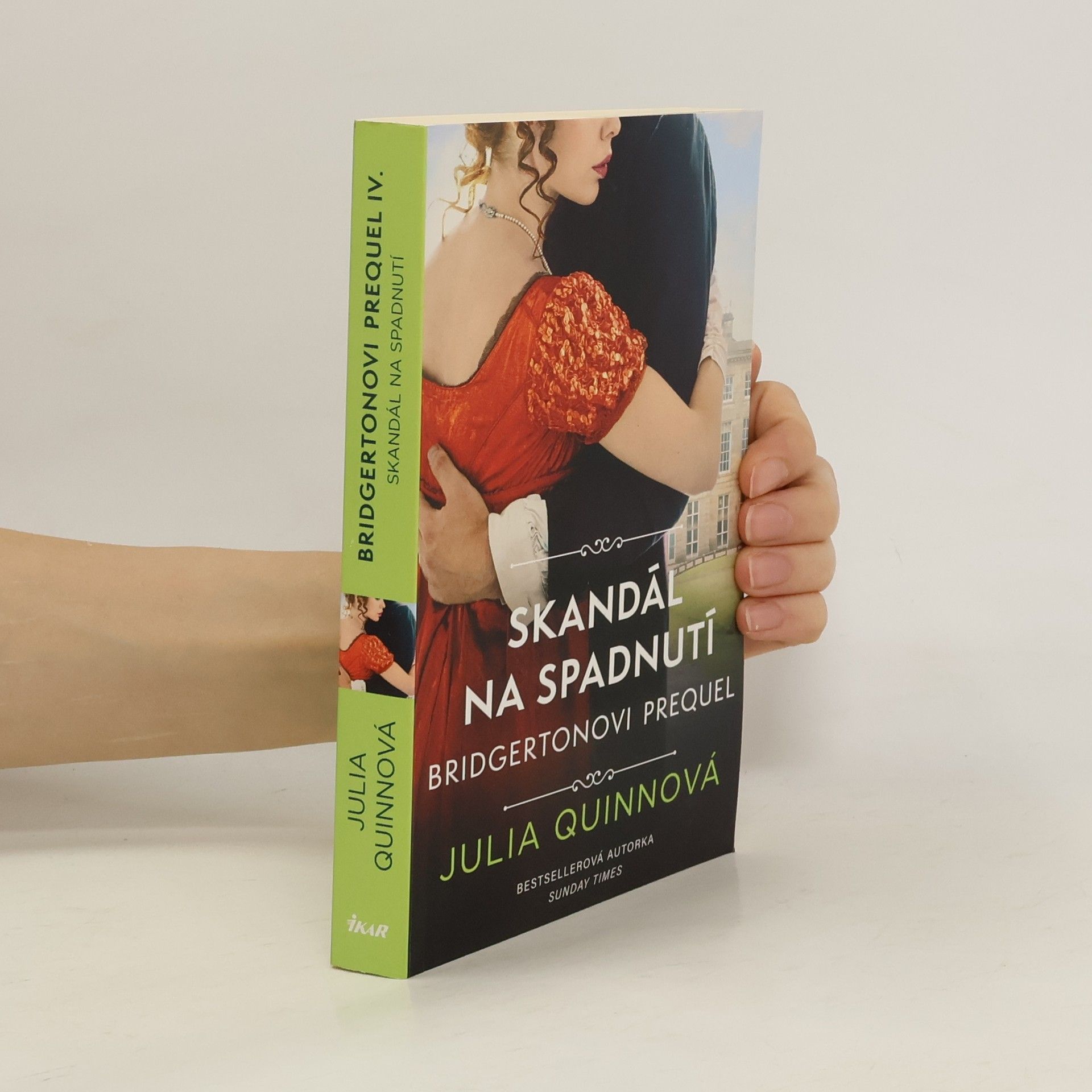 Julie Quinnová Skandál na spadnutí
