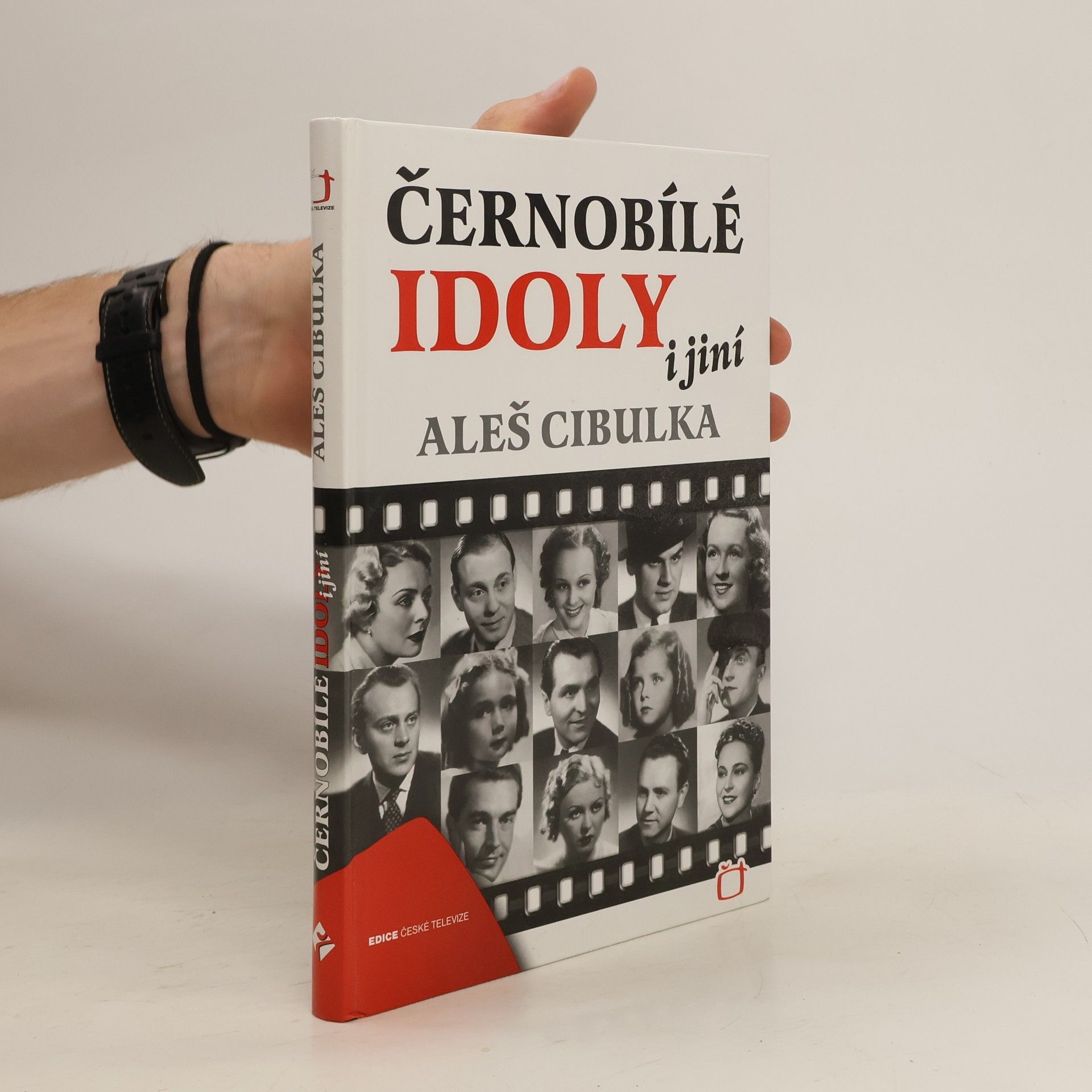 Černobílé idoly i jiní