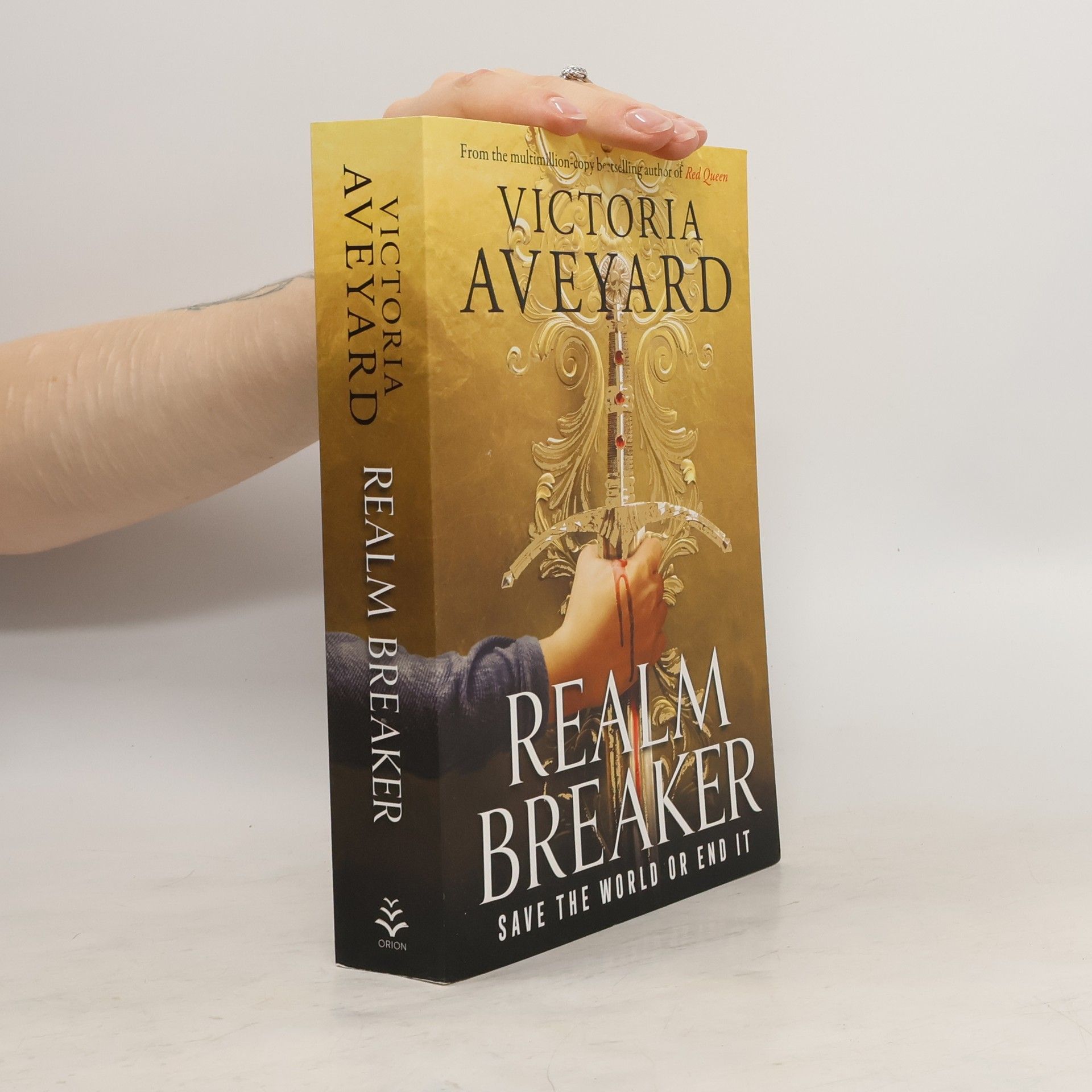 Victoria Aveyard Realm Breaker