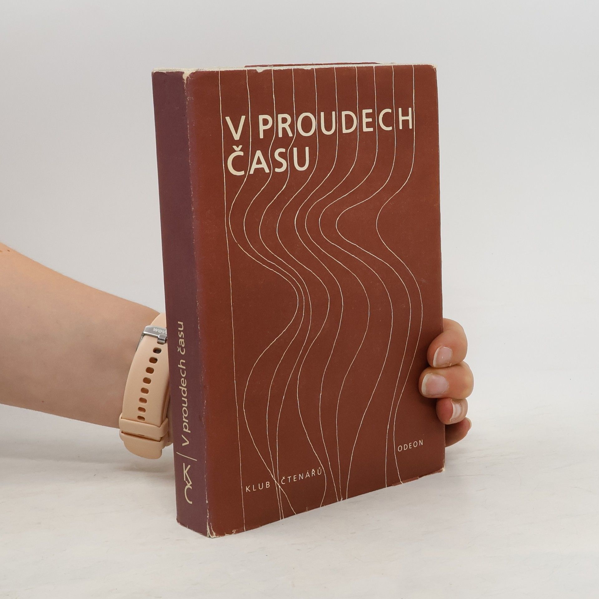 Collectif d'auteurs V proudech času