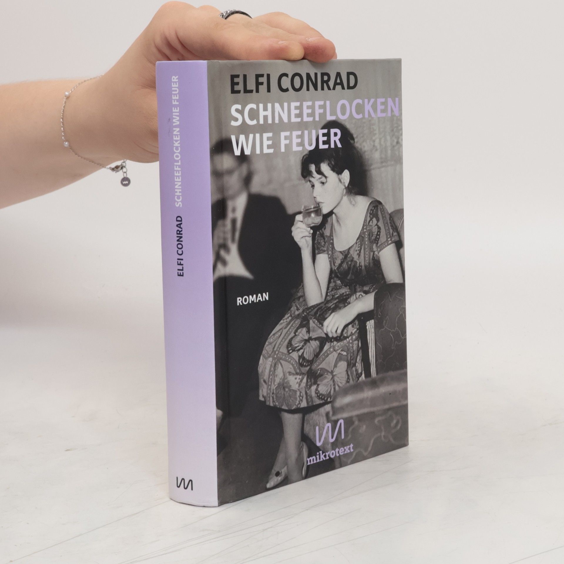 Elfi Conrad Schneeflocken wie Feuer