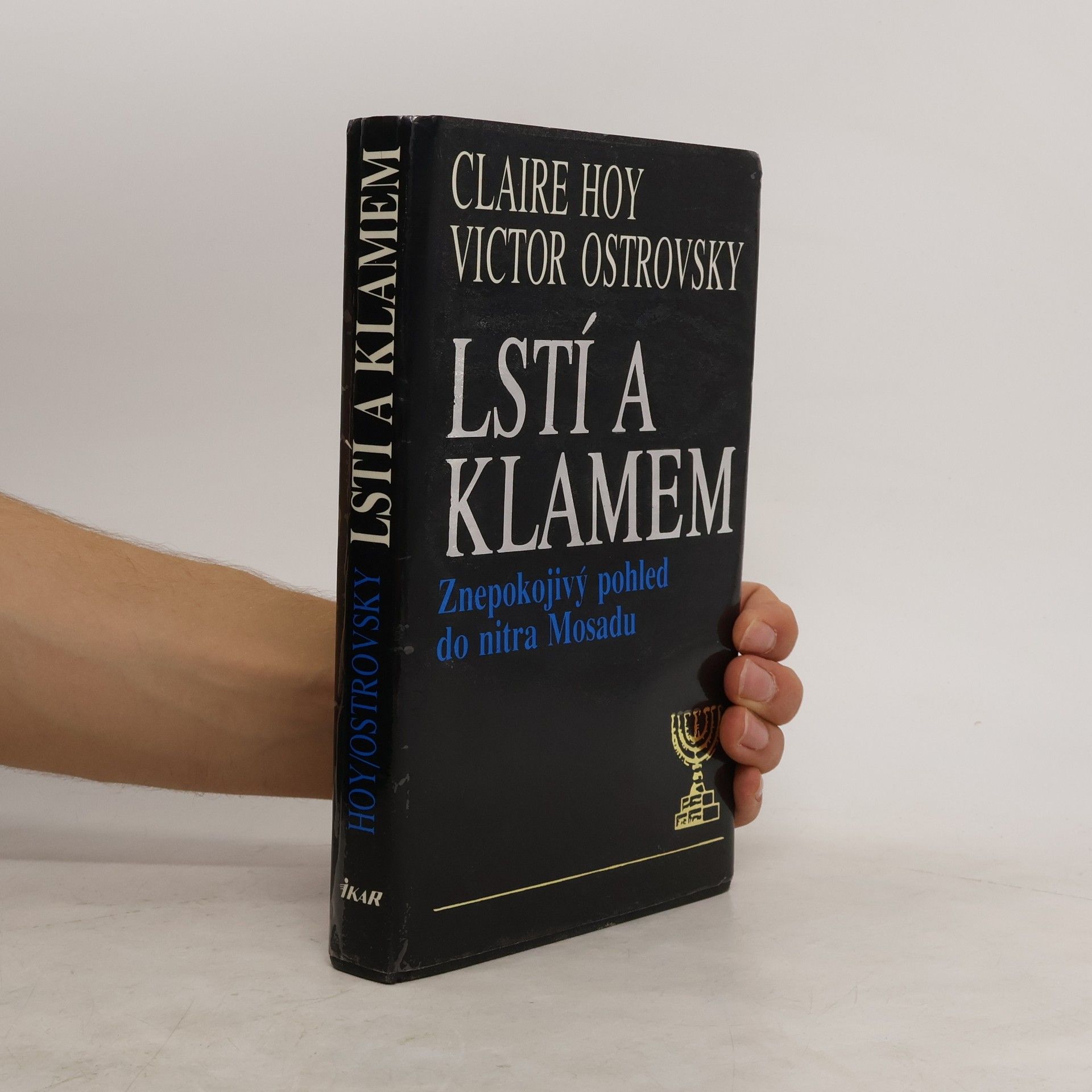 Claire Hoy Lstí a klamem: Znepokojivý pohled do nitra Mosadu