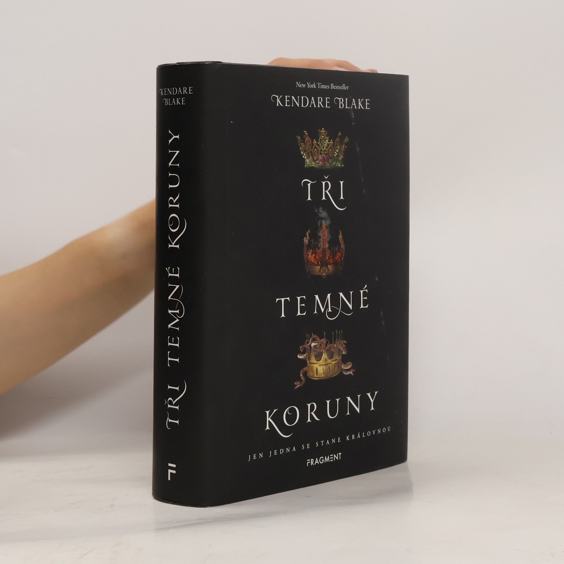 Kendare Blake Tři temné koruny