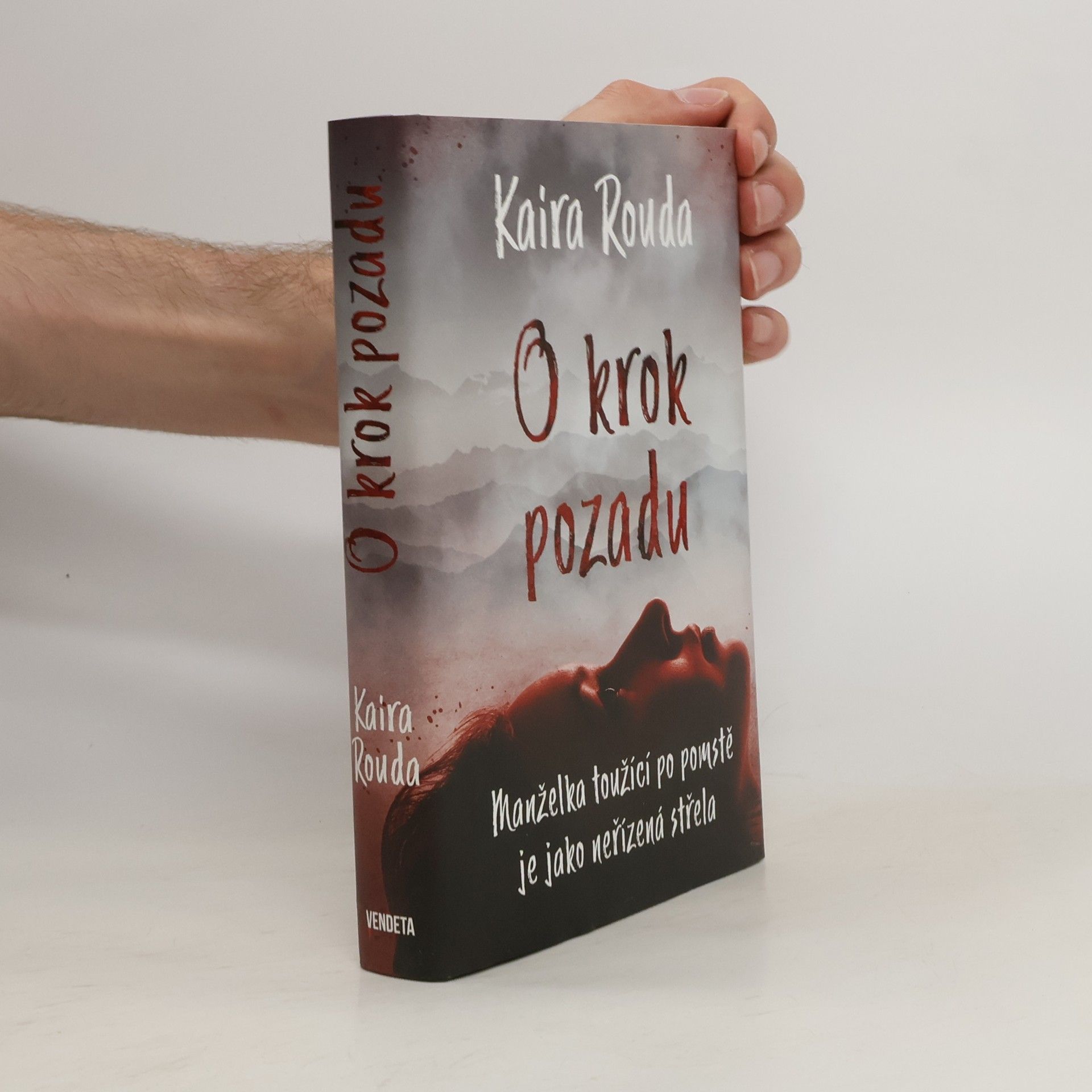 Kaira Sturdivant Rouda O krok pozadu