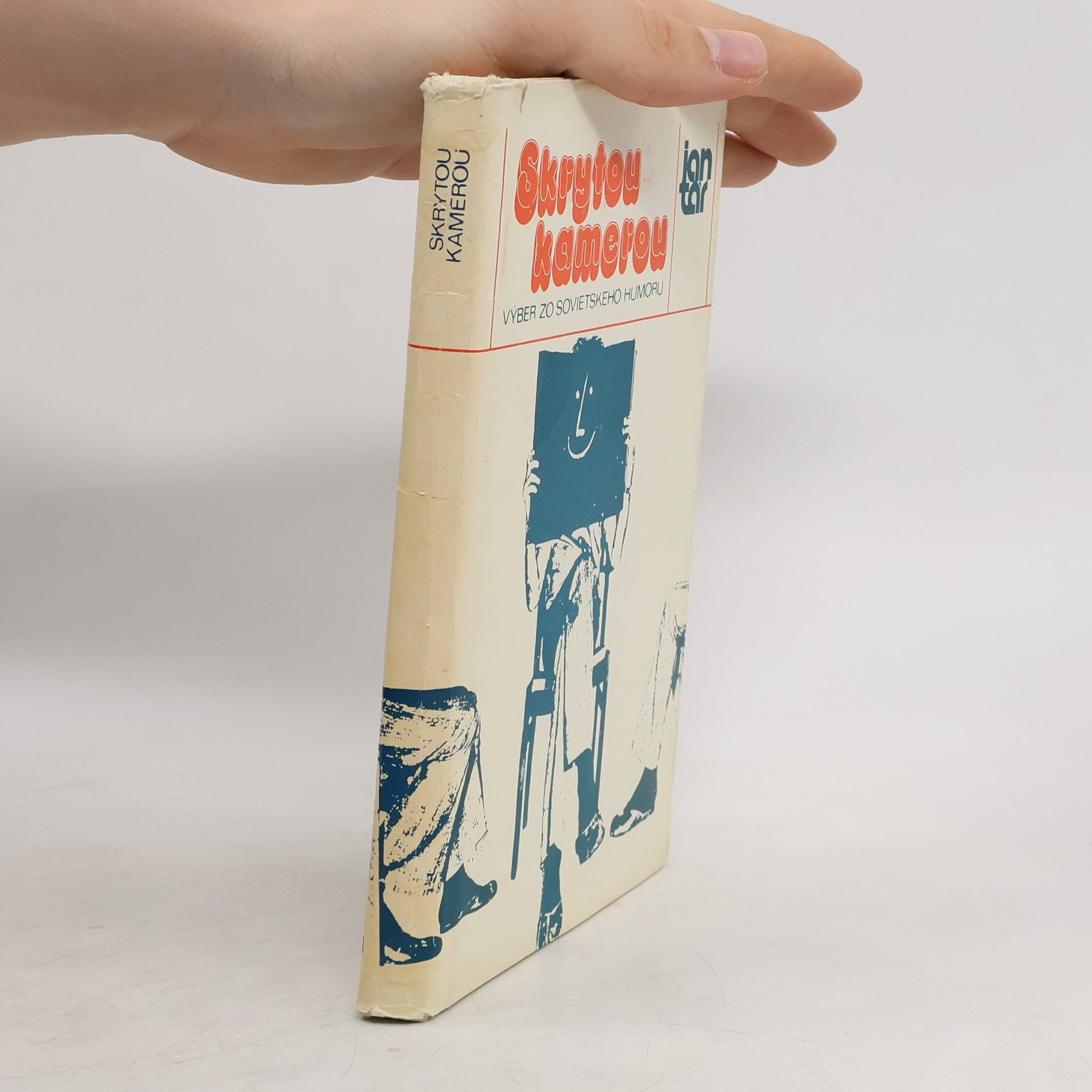 Collectif d'auteurs Skrytou kamerou