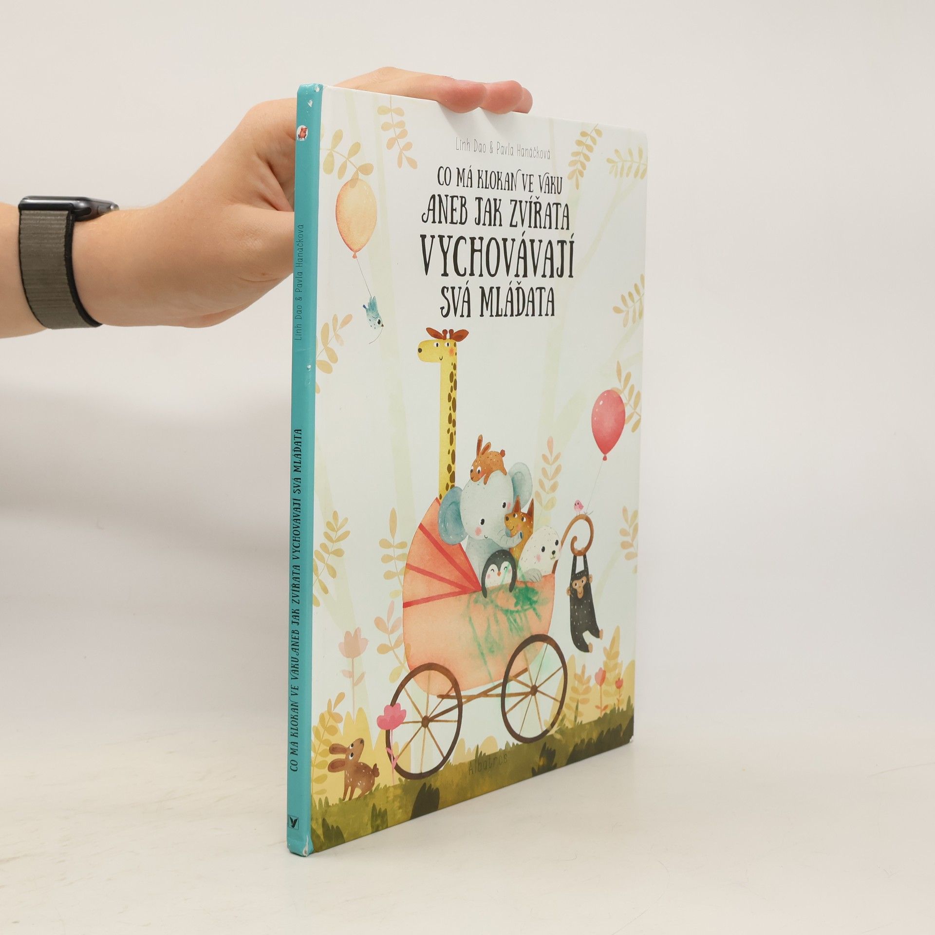 Co má klokan ve vaku aneb jak zvířata vychovávají svá mláďata