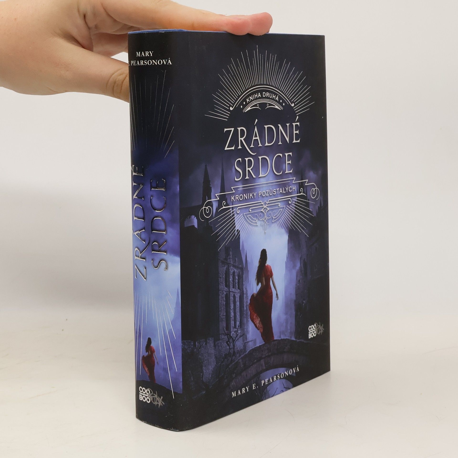 Mary E. Pearson Zrádné srdce. Kroniky pozůstalých. Kniha druhá