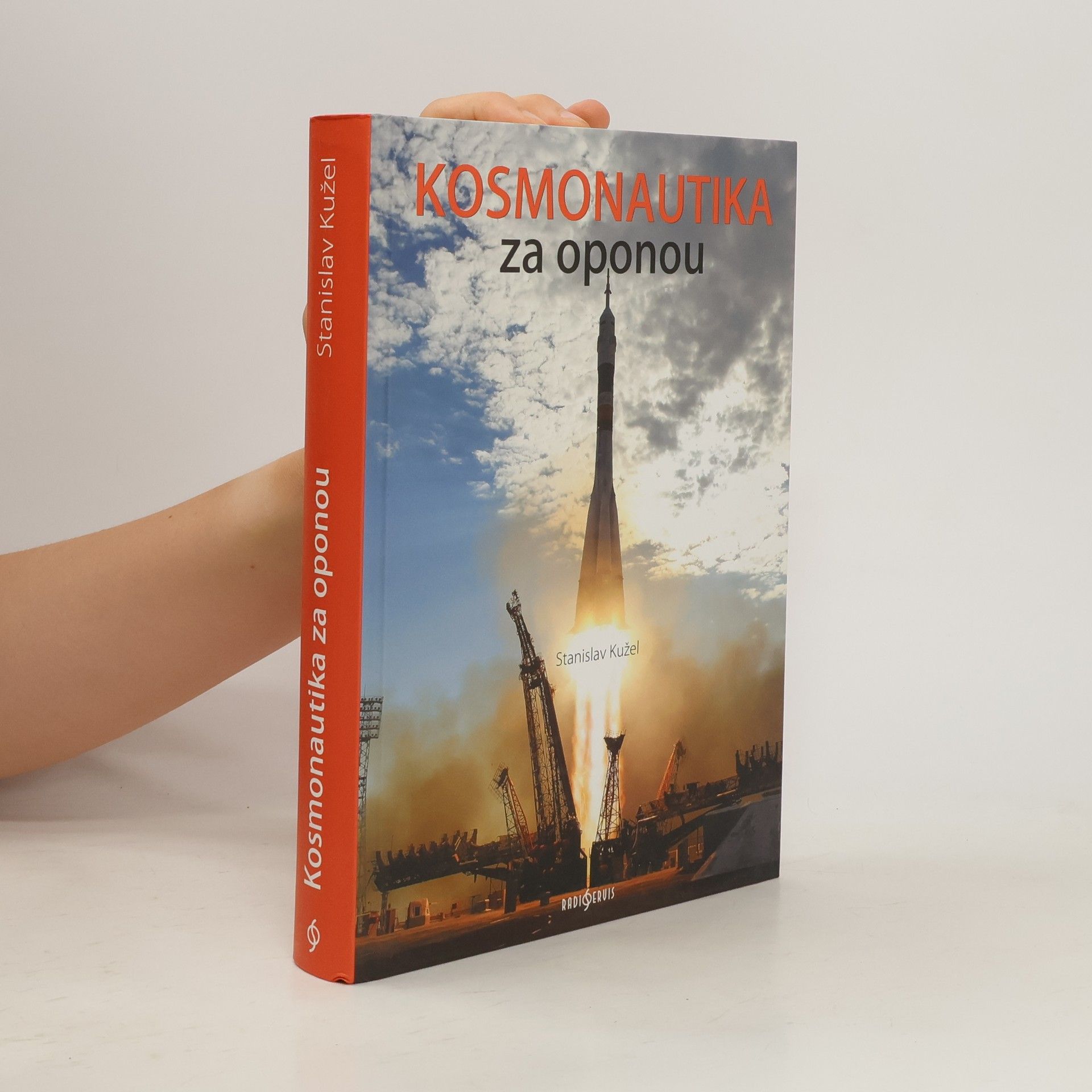 Stanislav Kužel Kosmonautika za oponou
