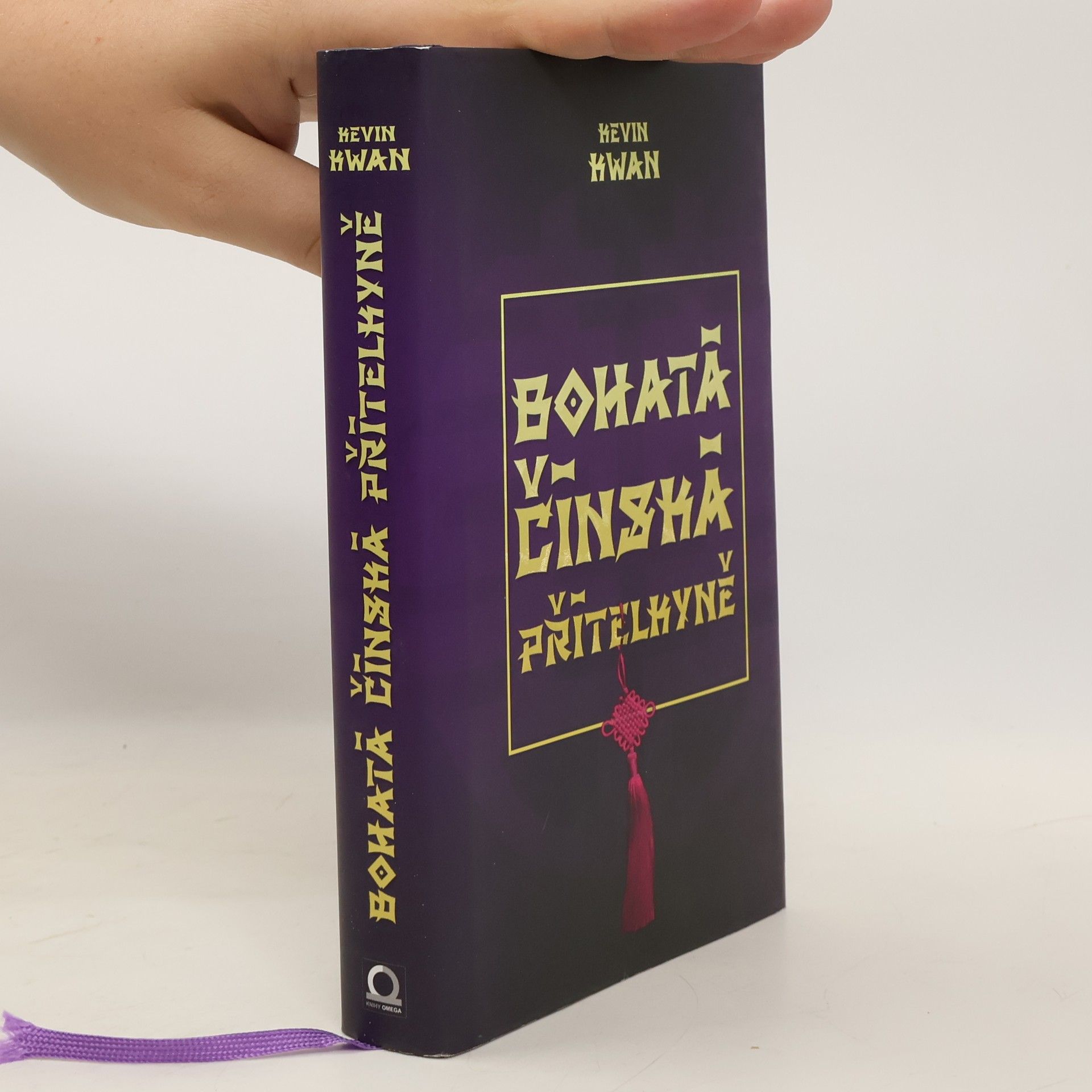 Kevin Kwan Bohatá čínská přítelkyně. Šíleně bohatí Asiati 2