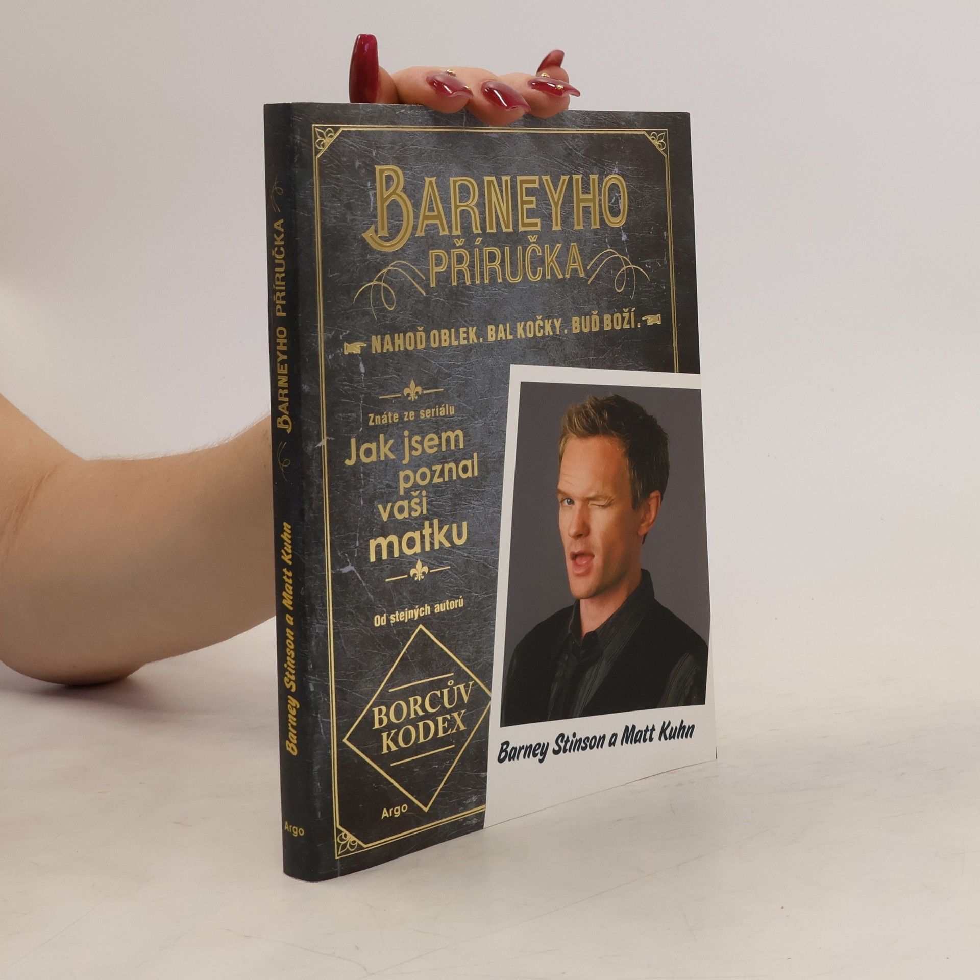 Matt Kuhn Barneyho příručka. Nahoď oblek, bal kočky, buď boží