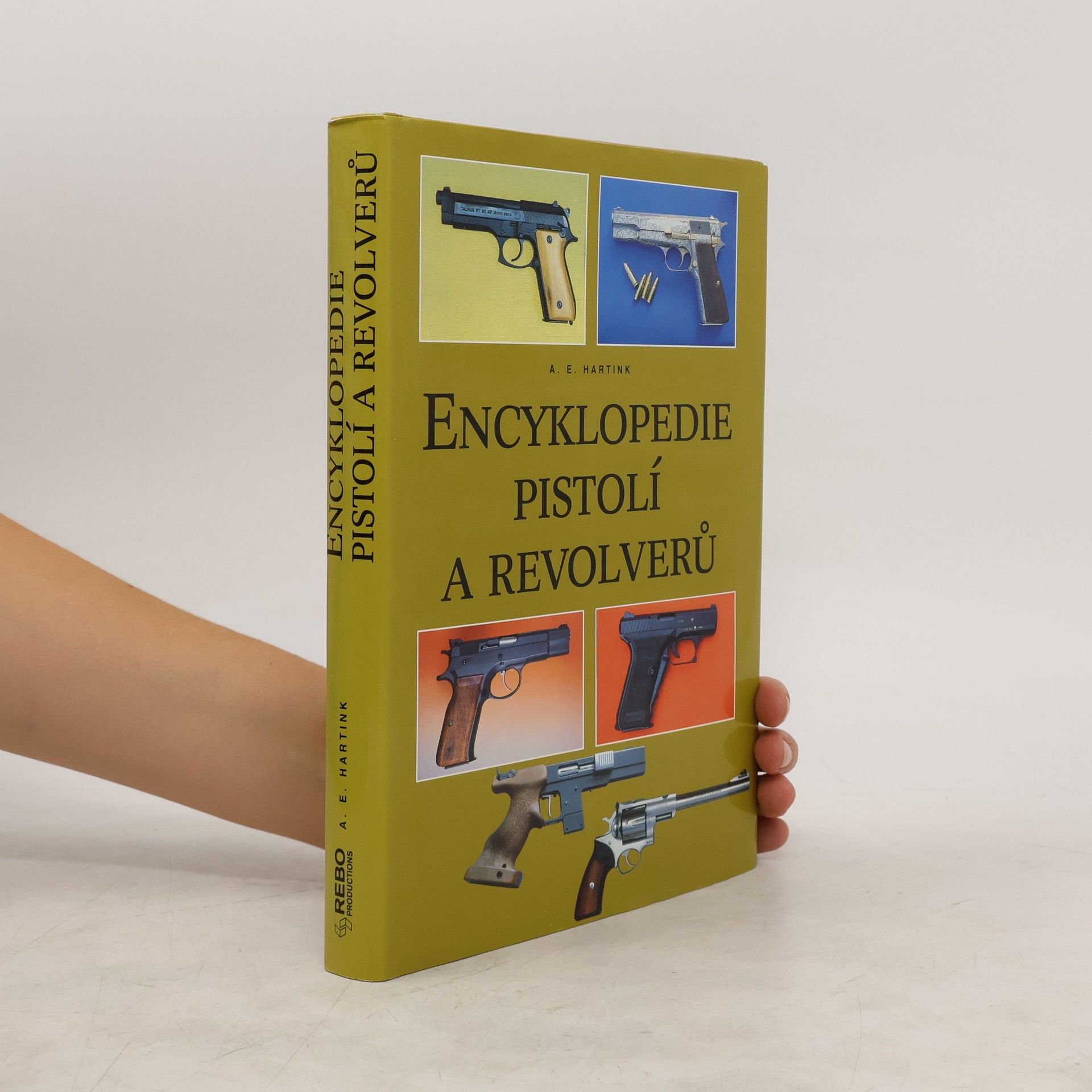 A. E. Hartink Encyklopedie pistolí a revolverů