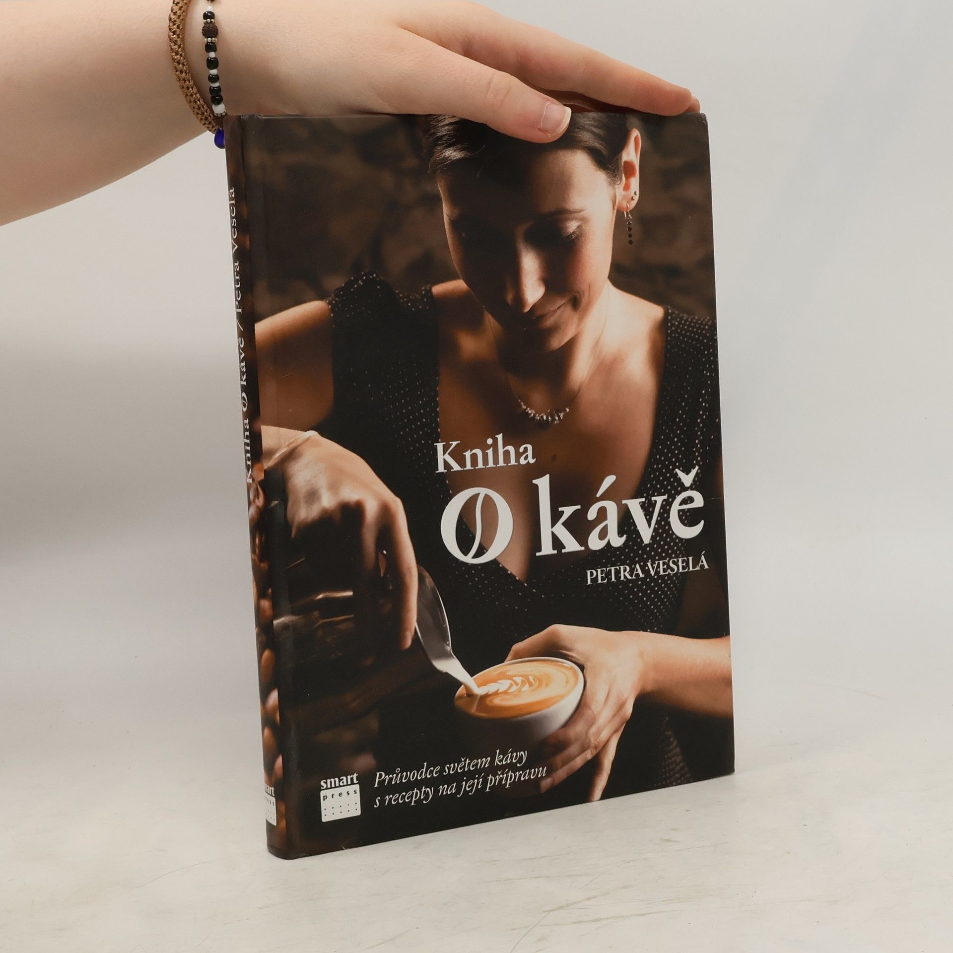 Kniha o kávě. Průvodce světem kávy s recepty na její přípravu