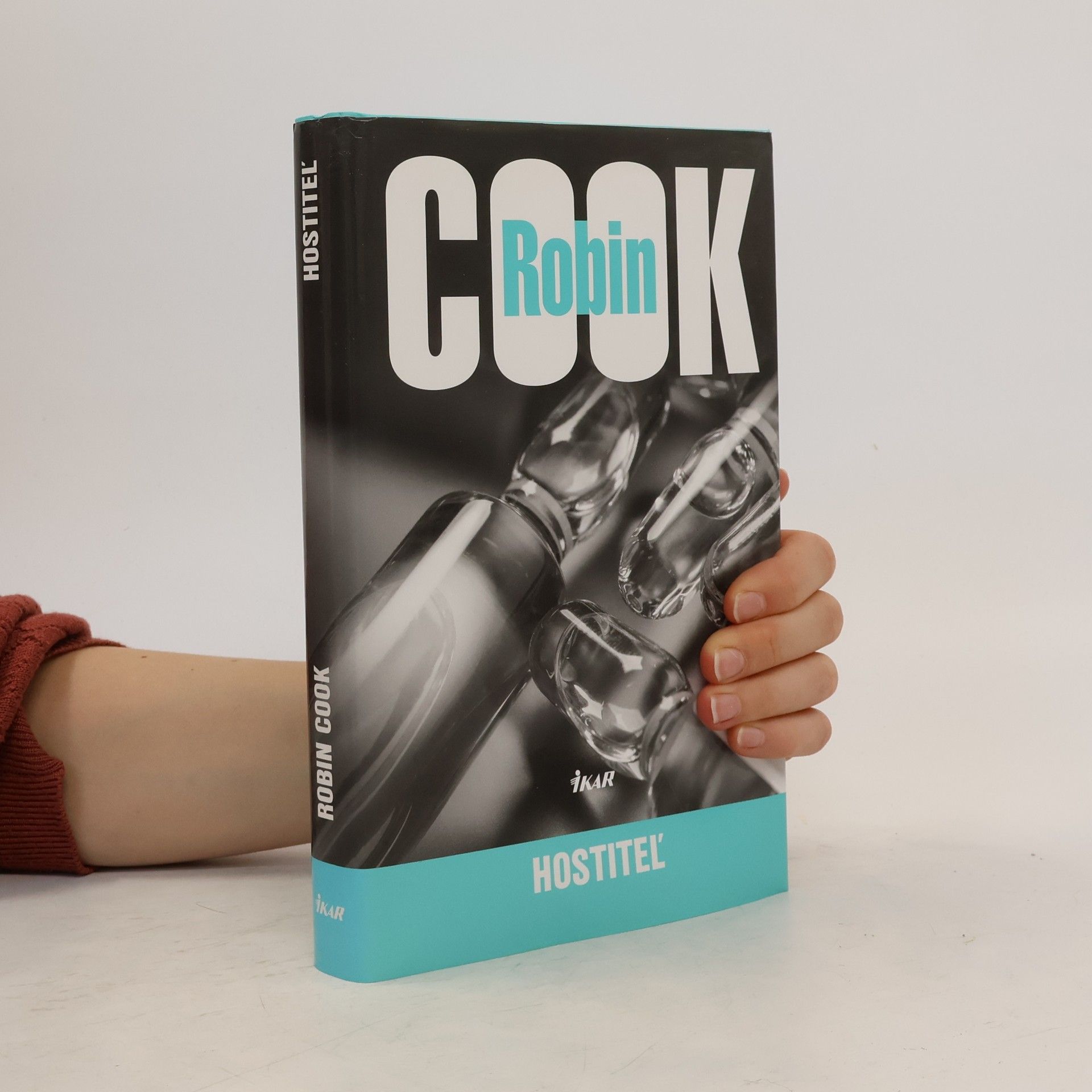 Robin Cook Hostiteľ