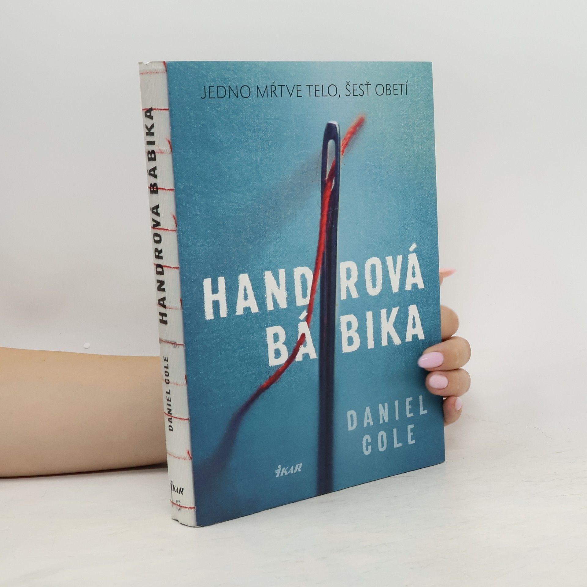 Daniel Cole Handrová bábika