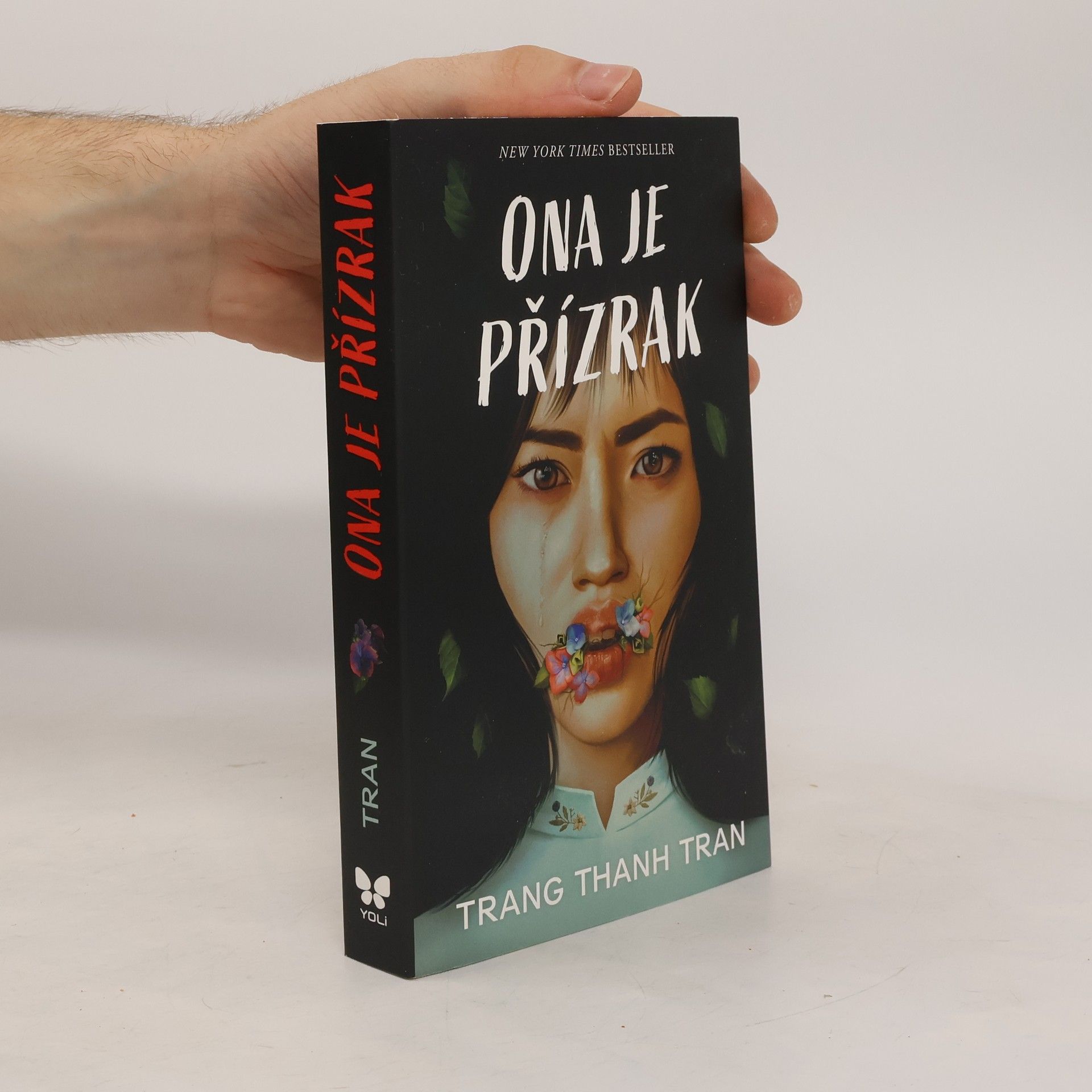 Petra Badalec Ona je přízrak