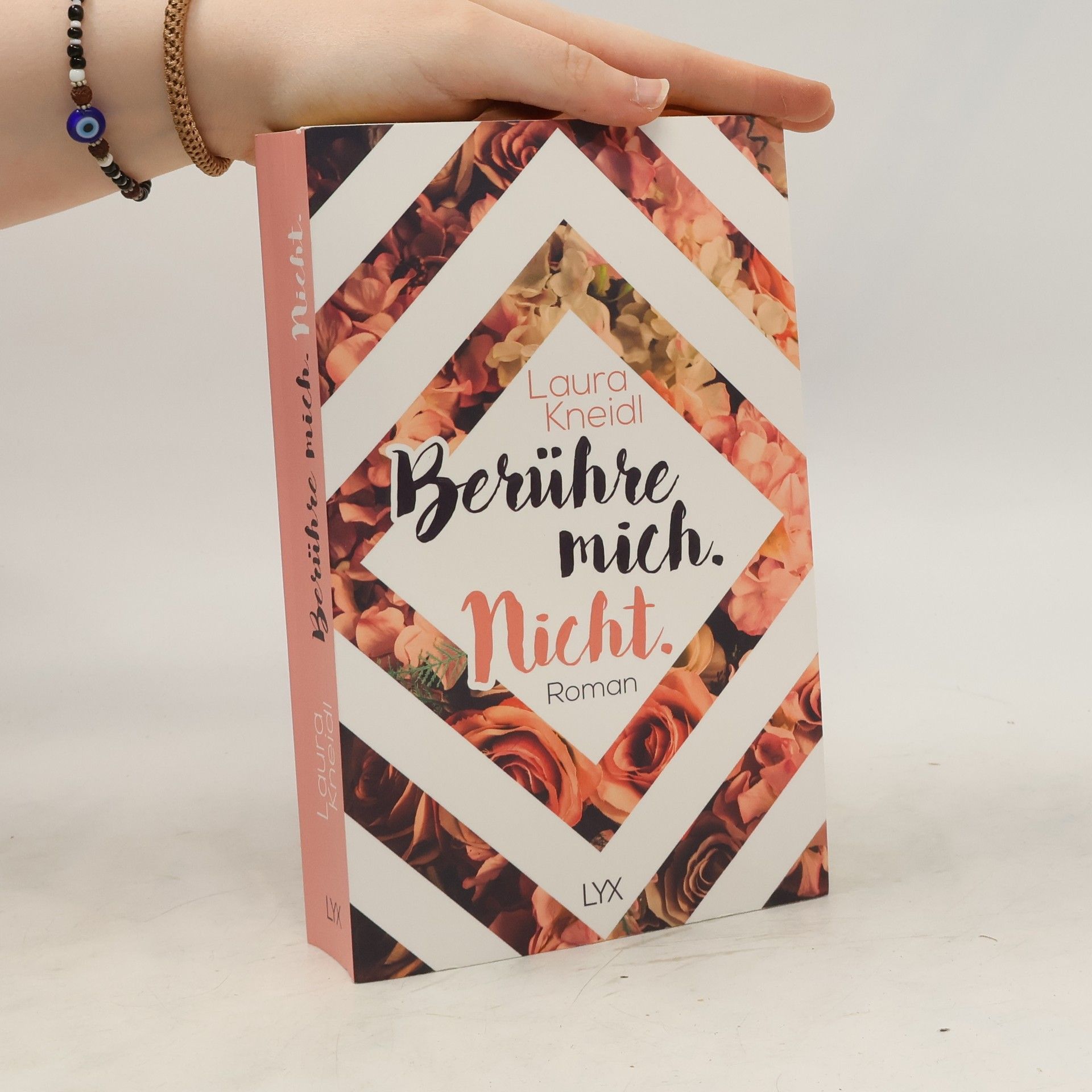 Laura Kneidl Berühre mich. Nicht.