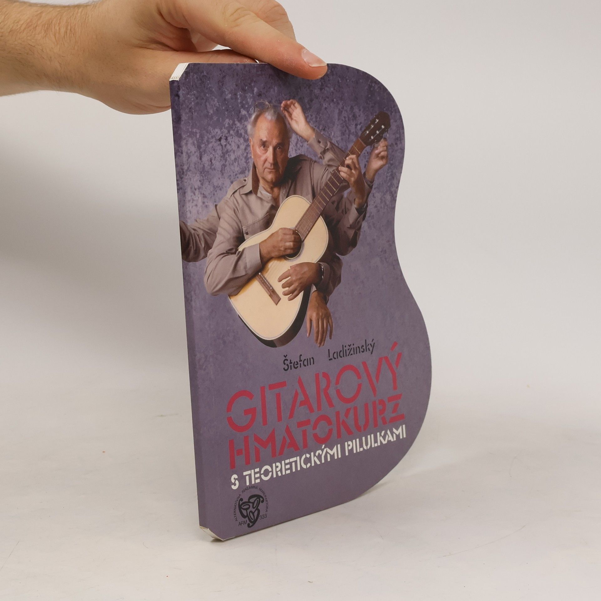 Štefan Ladžinský Gitarový hmatokurz s teoretickými pilulkami