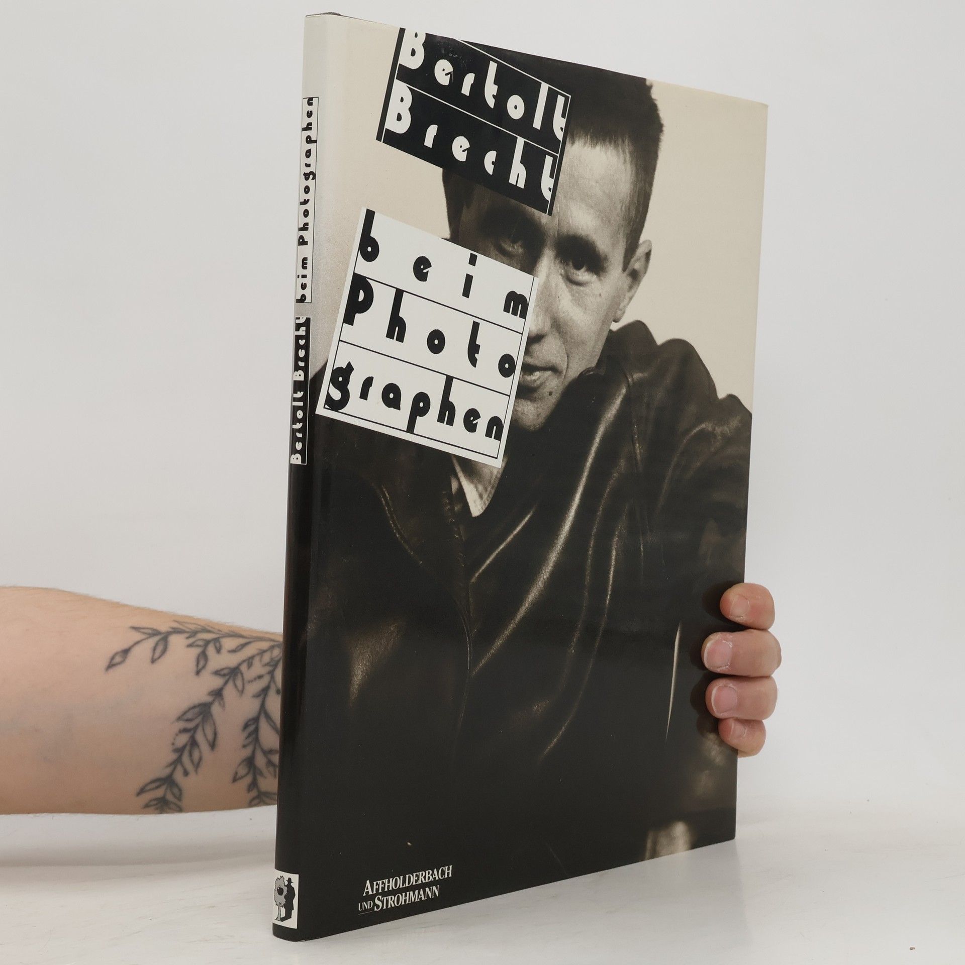 Konrad Reßler Bertolt Brecht beim Photographen