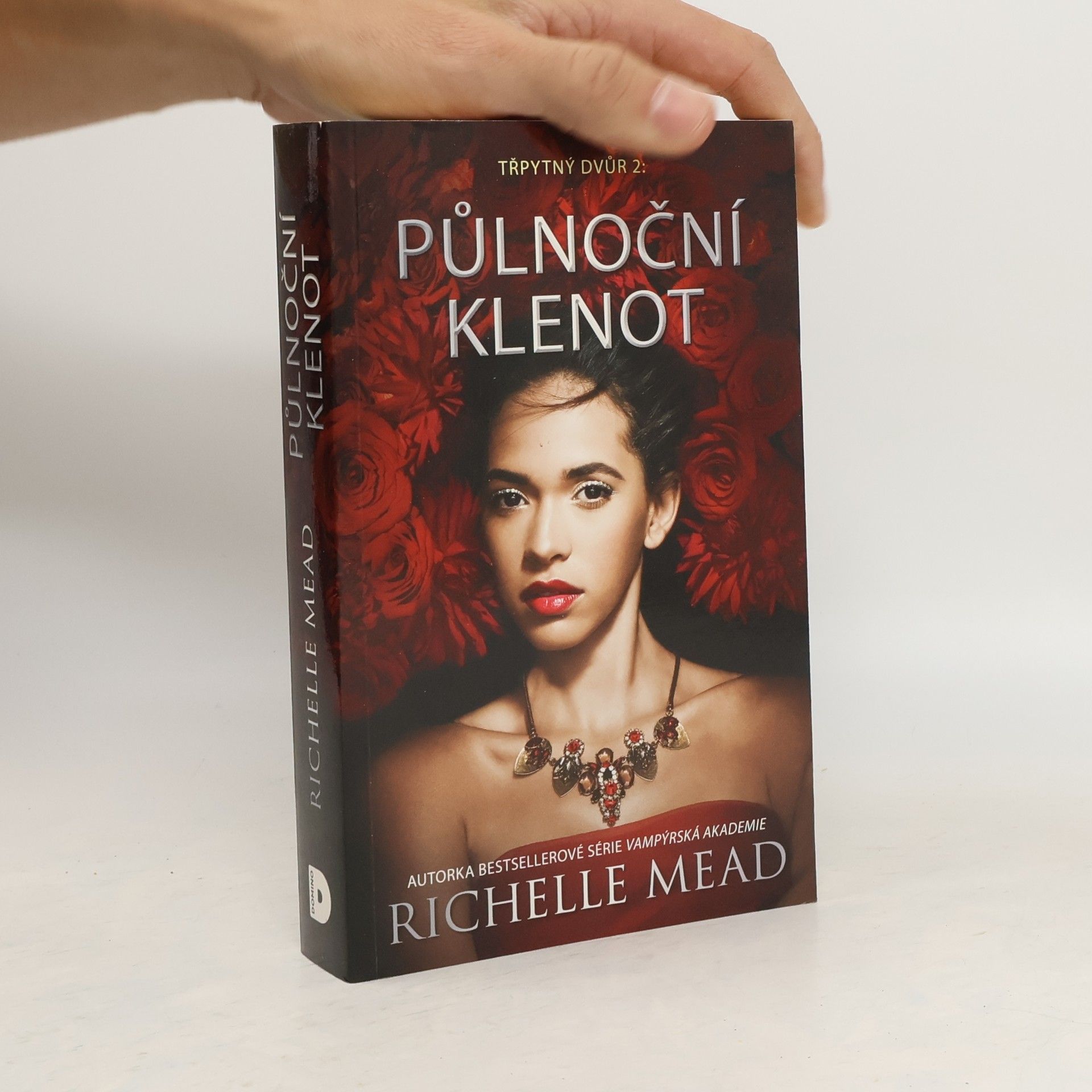 Richelle Mead Půlnoční klenot. Třpytný dvůr 2. díl