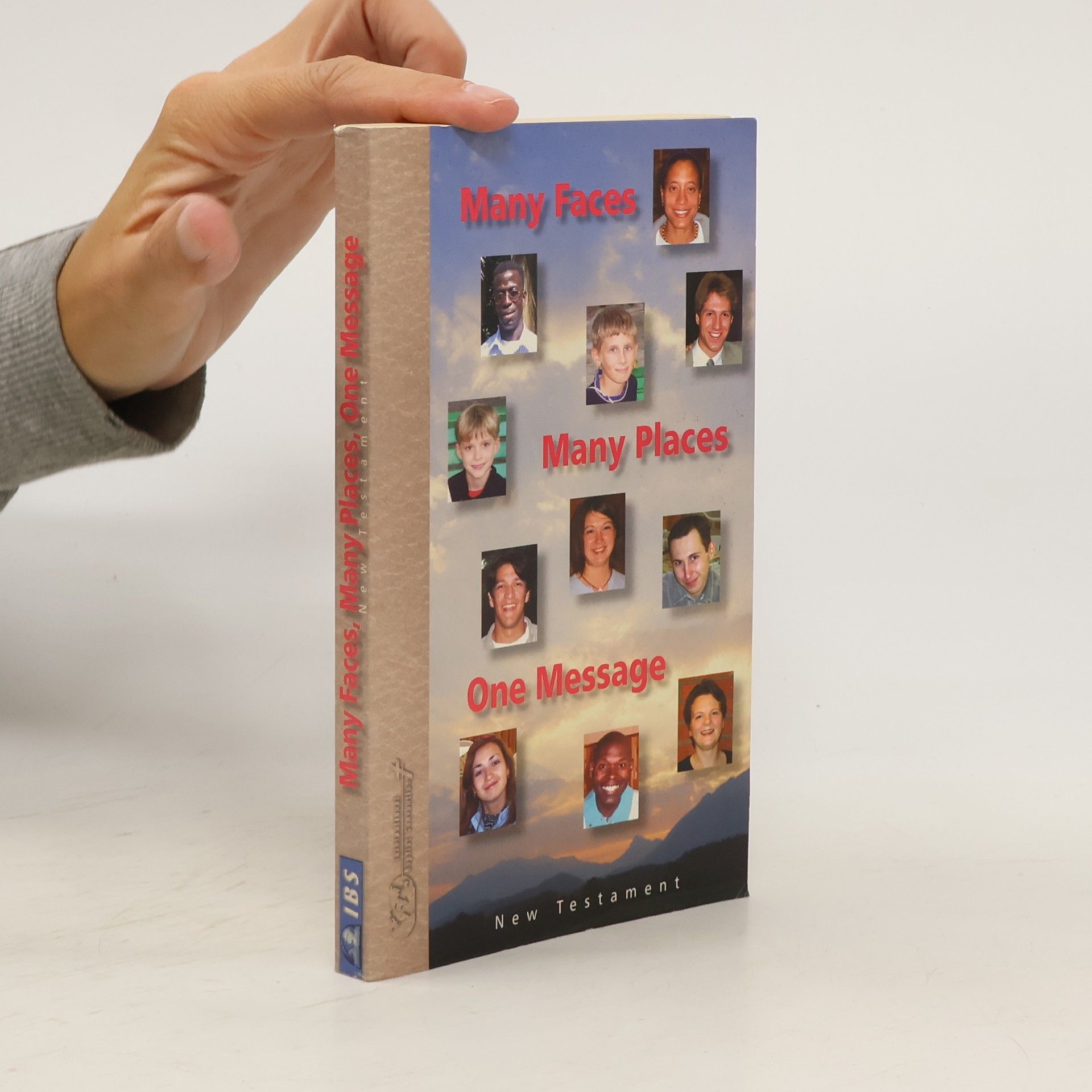 Collectif d'auteurs Many faces, many places, one message
