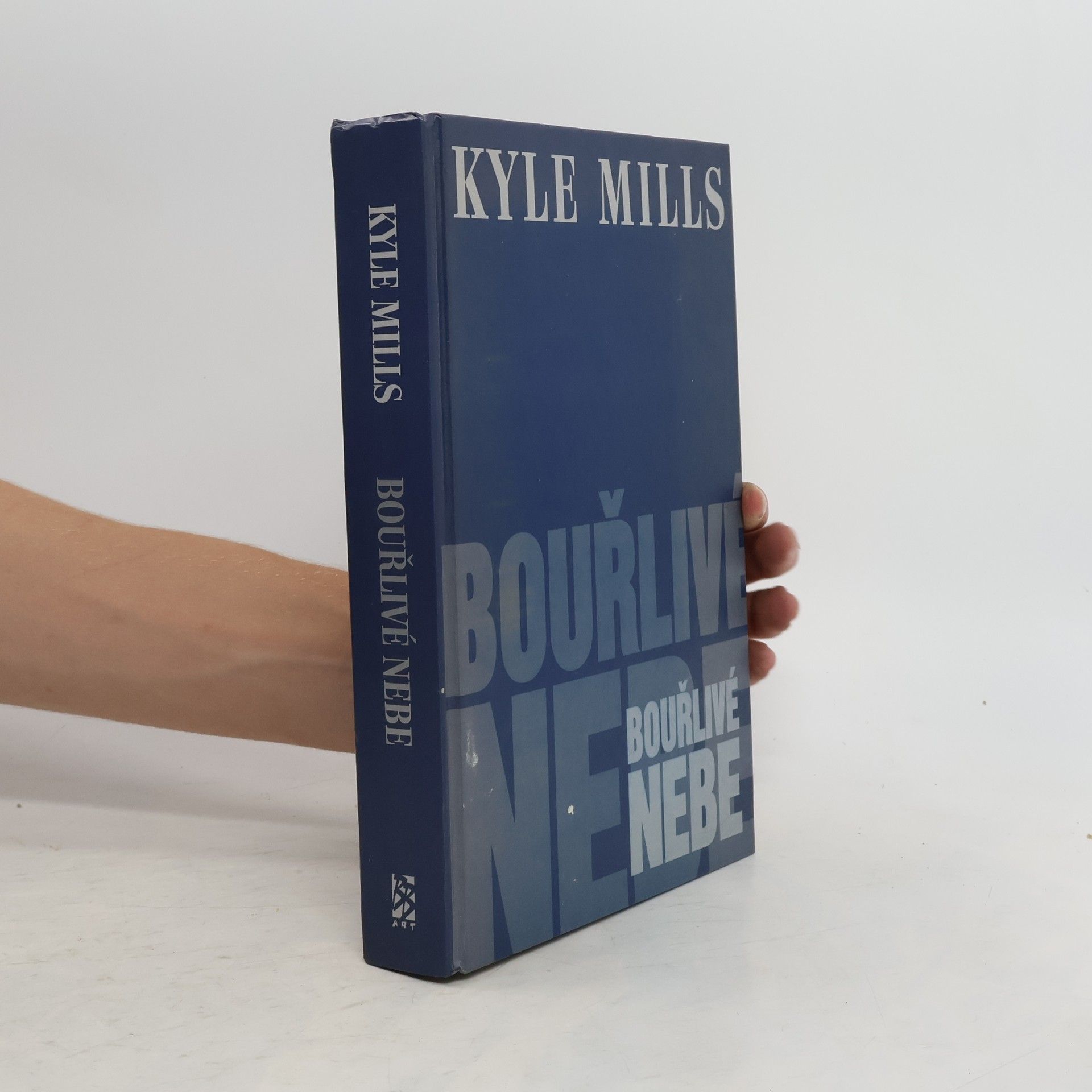 Kyle Mills Bouřlivé nebe
