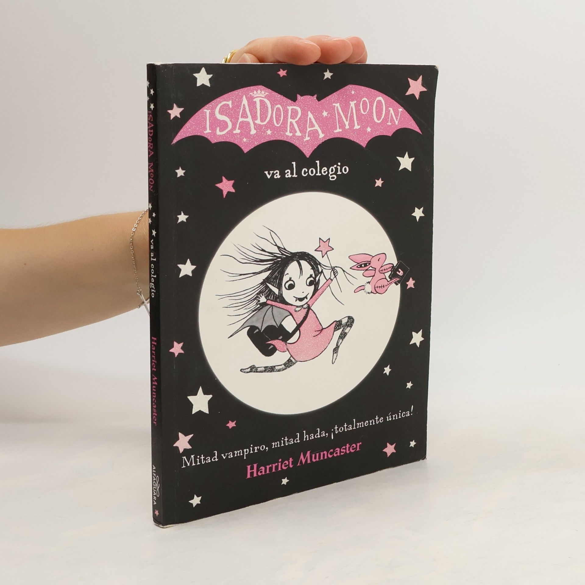Harriet Muncaster Isadora Moon Goes to School. Book 1