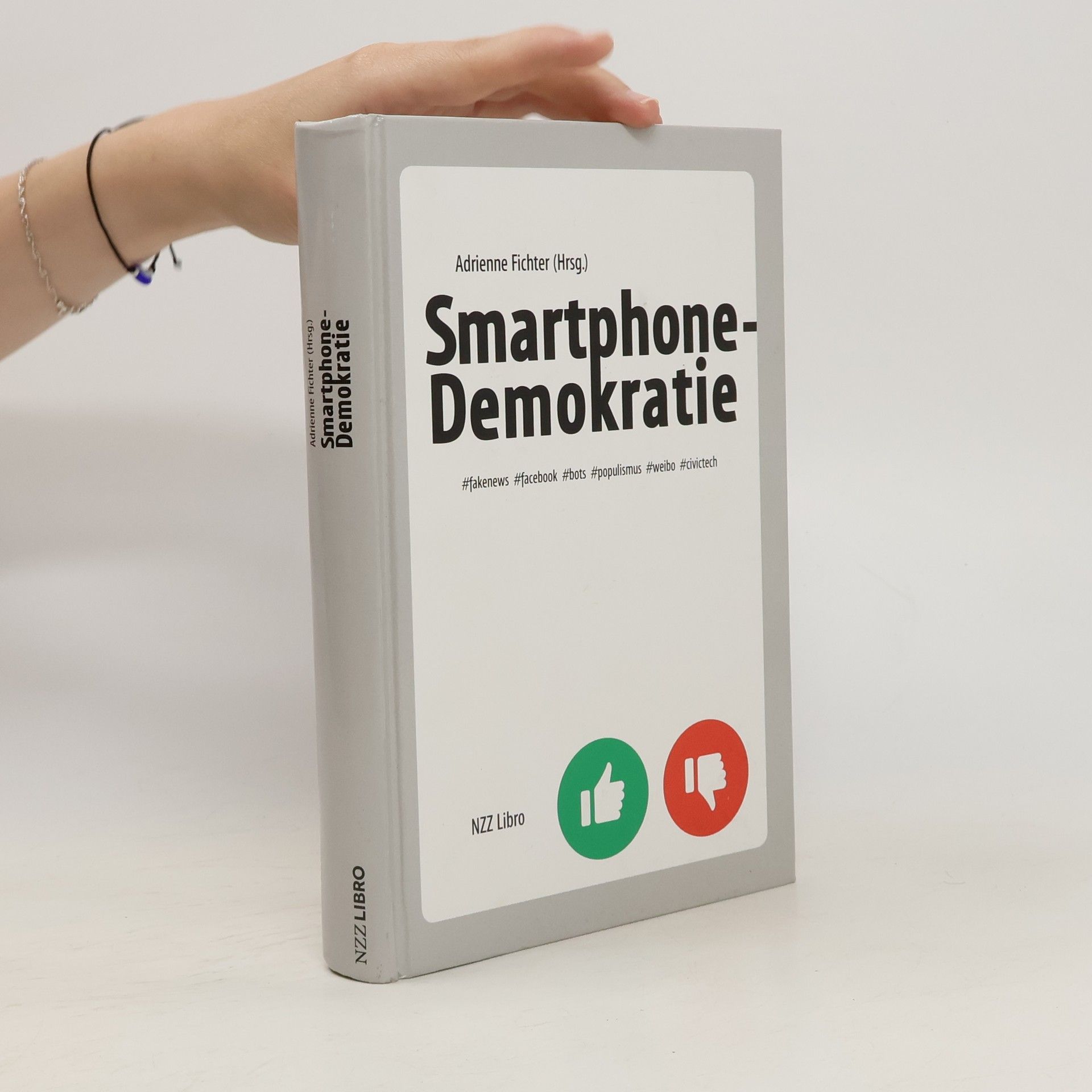Besiana Bandilli Smartphone-Demokratie