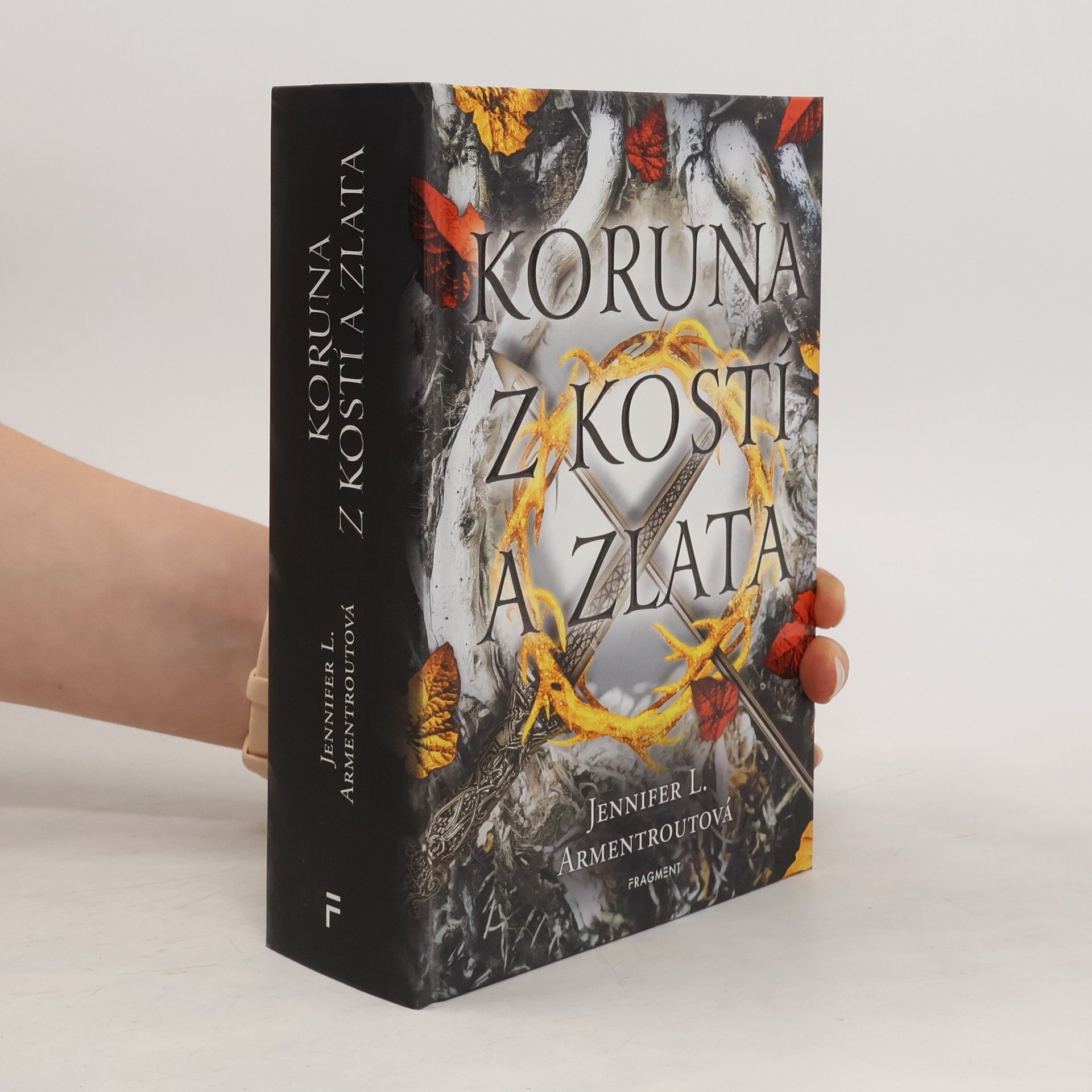 Jennifer Armentrout Koruna z kostí a zlata