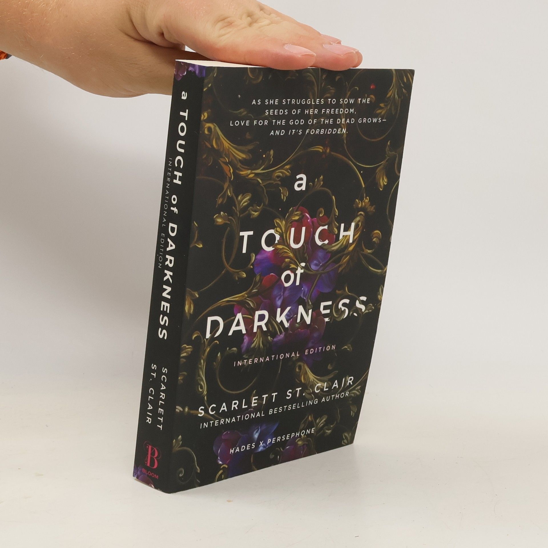 Scarlett St. Clair A Touch of Darkness