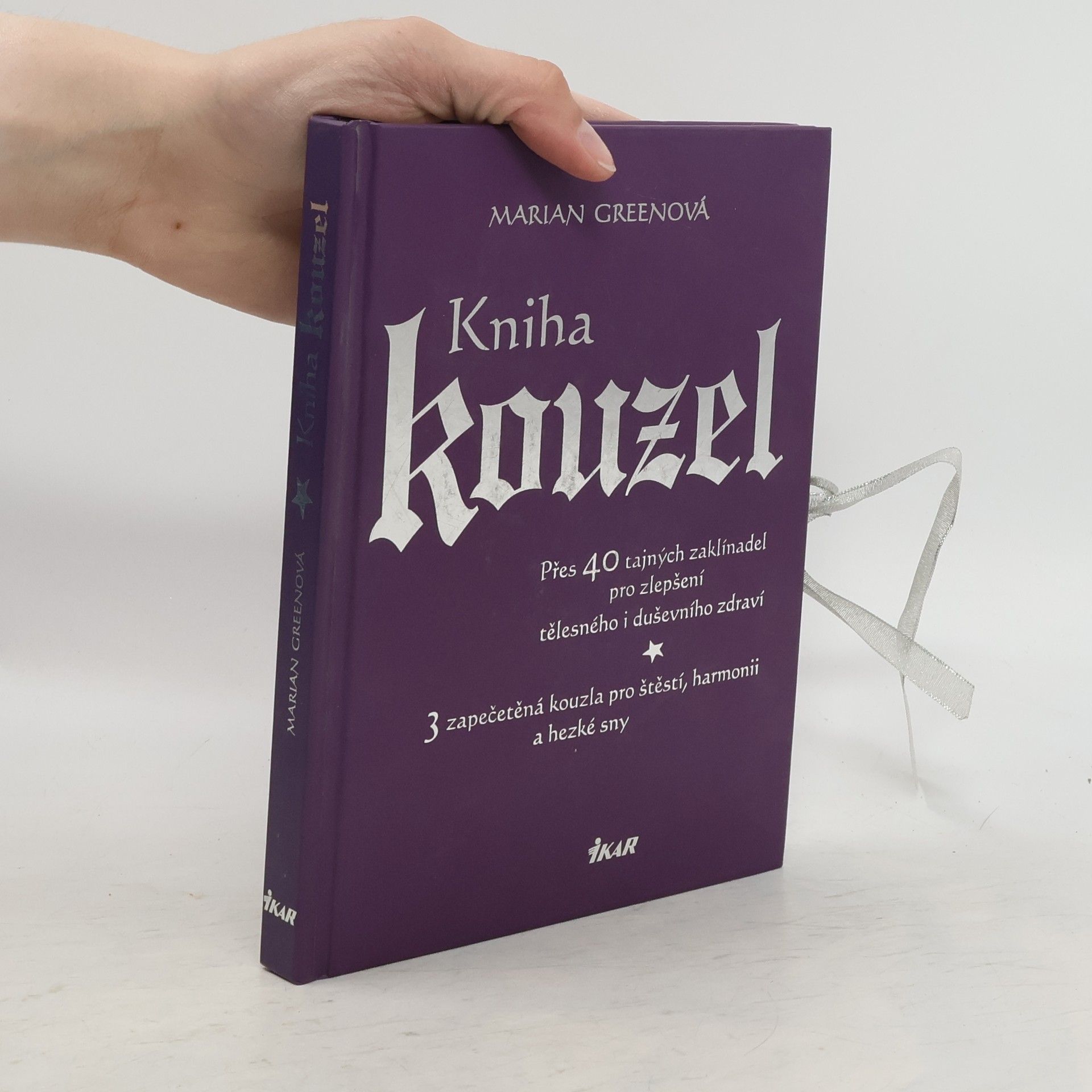 Marian Green Kniha kouzel. Přes 40 tajných zaklínadel pro zlepšení tělesného i duševního zdraví