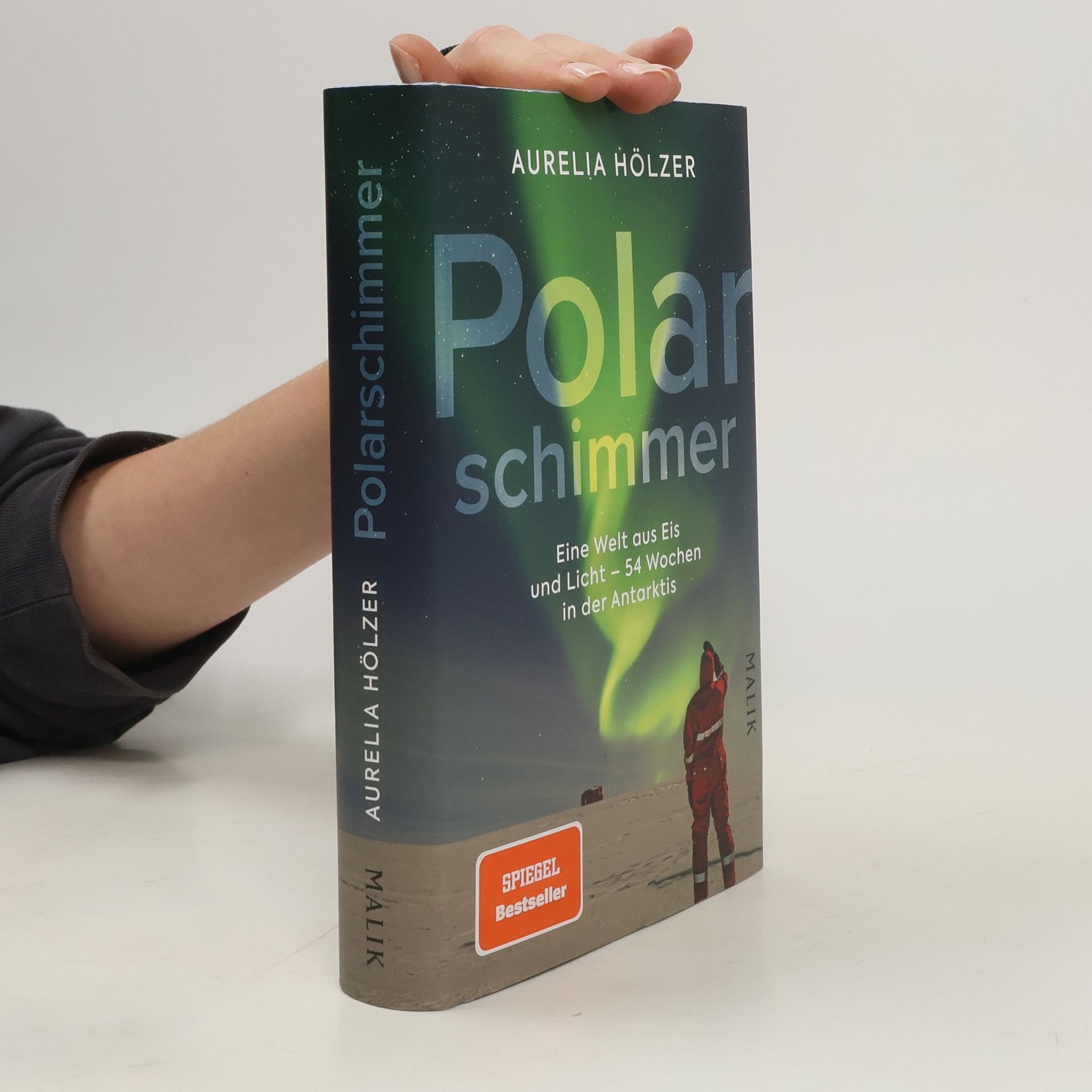 Aurelia Hölzer Polarschimmer. Eine Welt aus Eis und Licht – 54 Wochen in der Antarktis | Antarktischer Alltag auf der Neumayer-Station III, eine begeisterte Beschreibung von der Stationsleitung und Ärztin