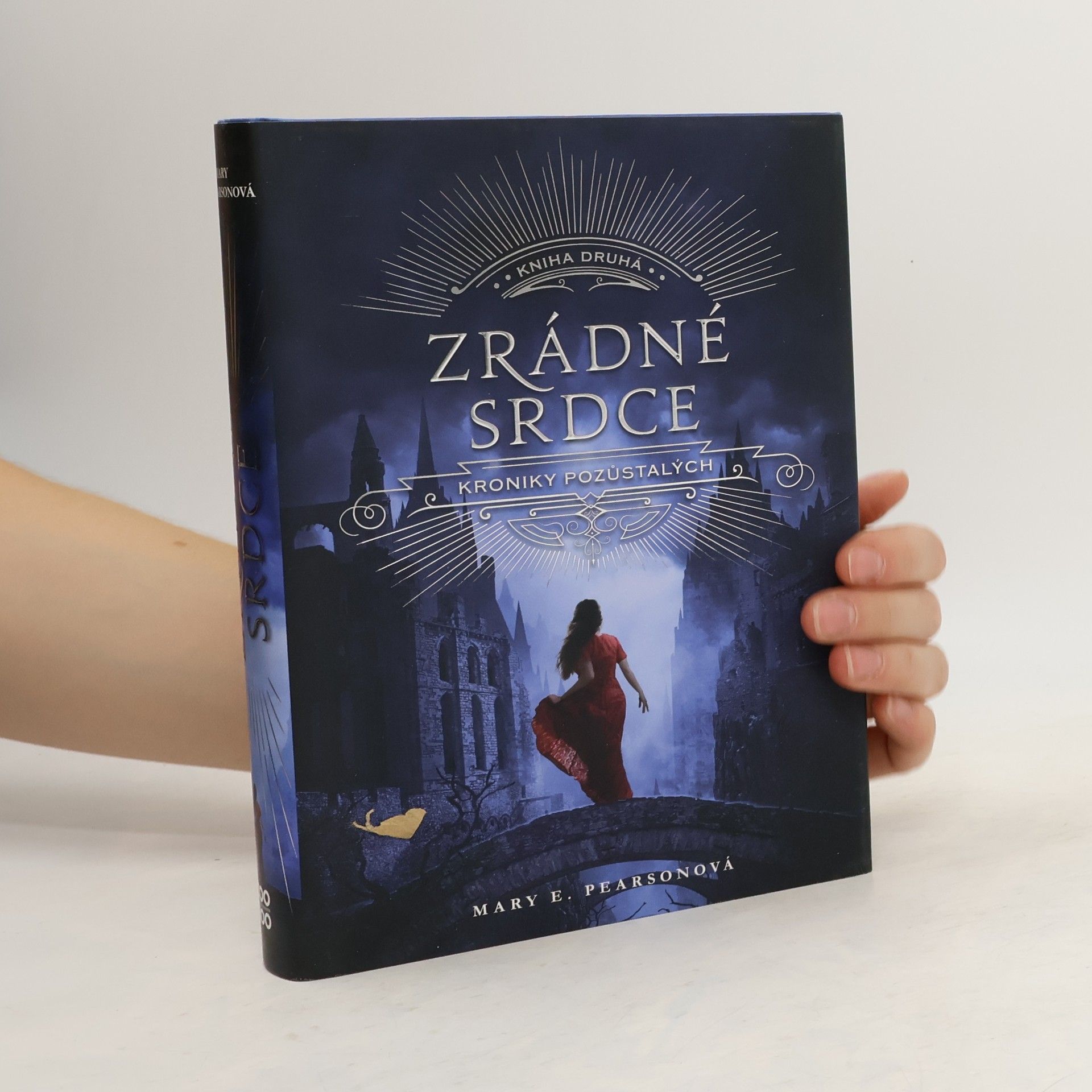 Mary E. Pearson Zrádné srdce. Kroniky pozůstalých. Kniha druhá