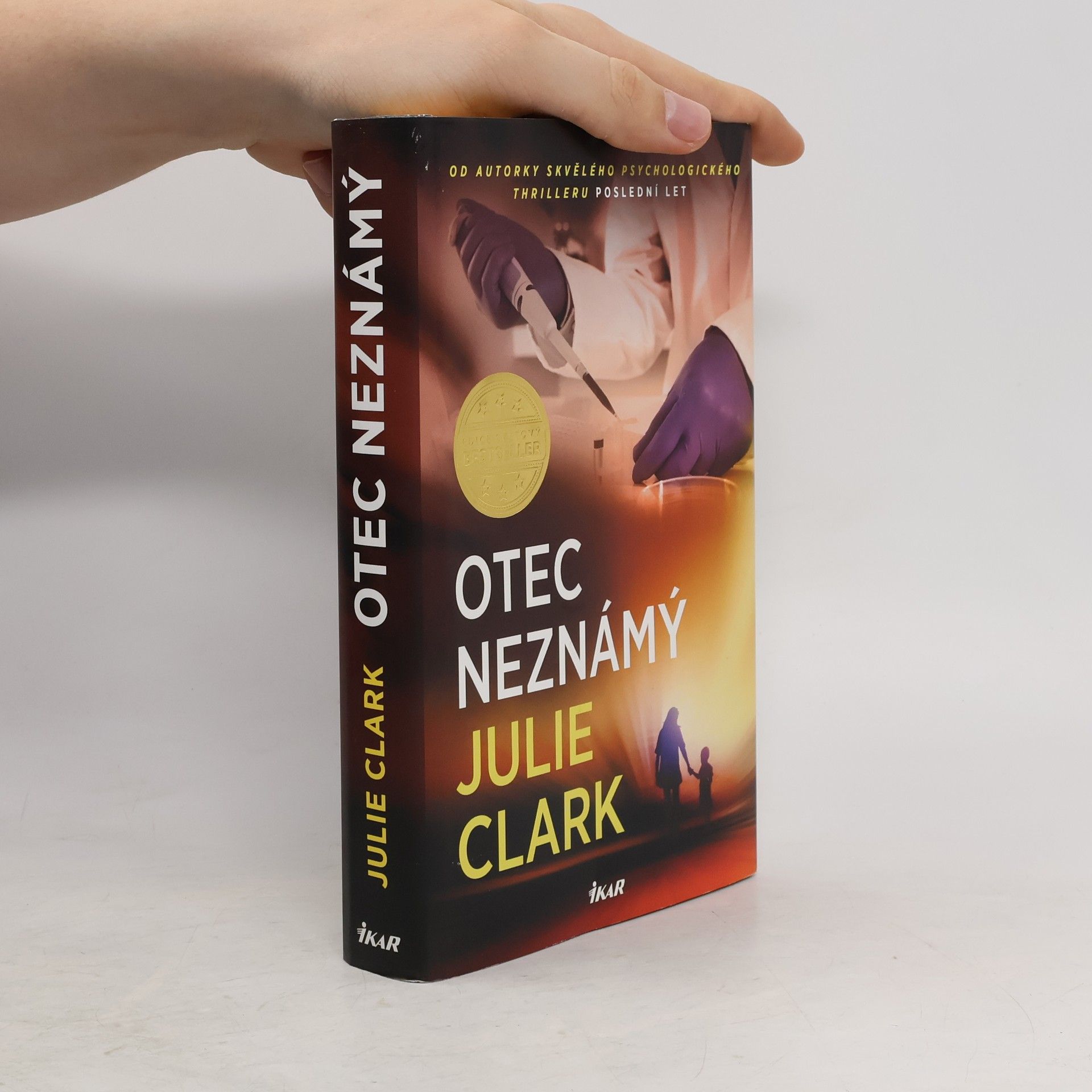 Julie Clark Otec neznámý
