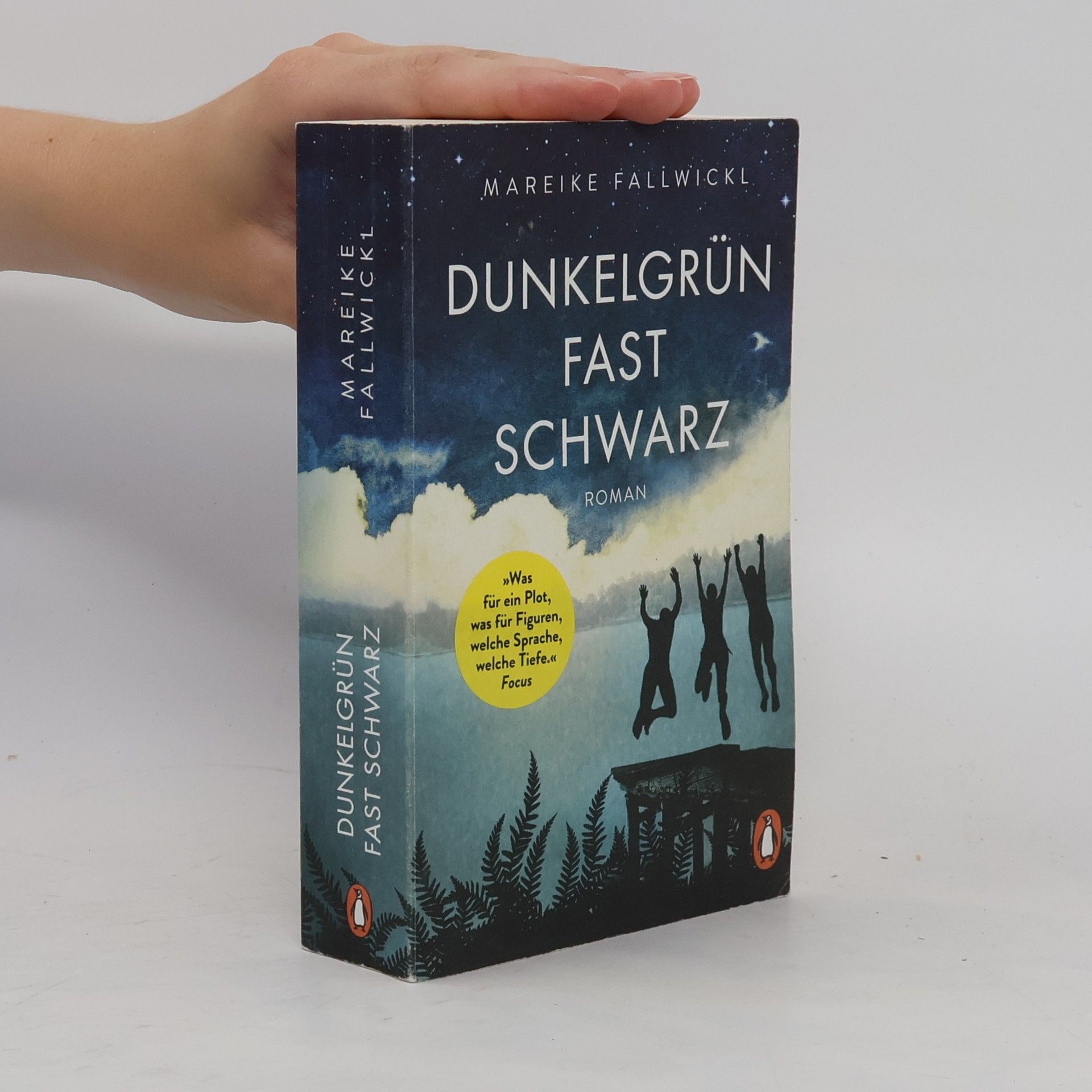 Mareike Fallwickl Dunkelgrün fast schwarz