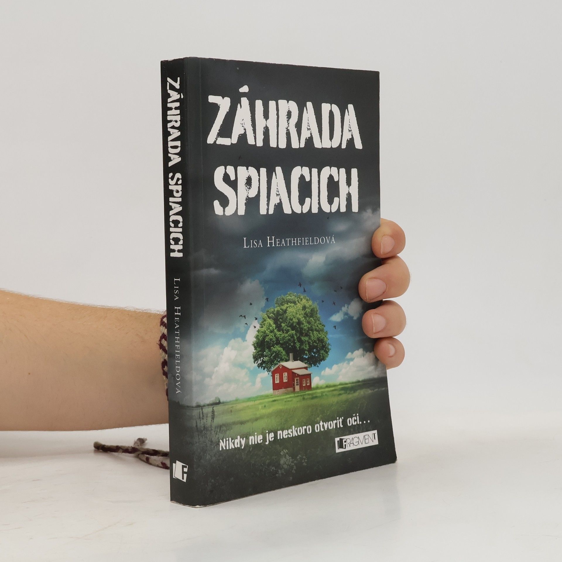 Lisa Heathfield Záhrada spiacich