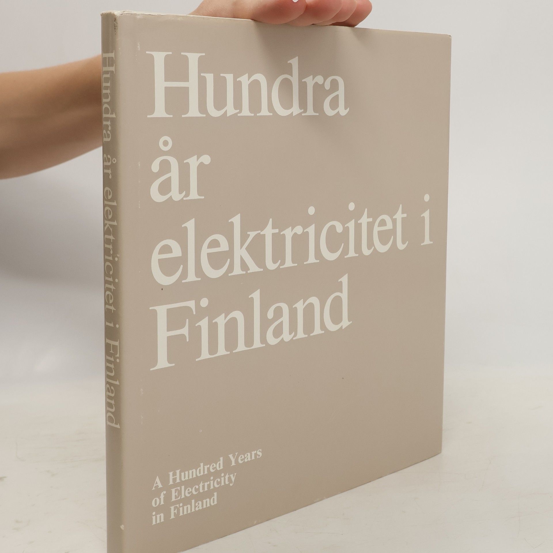 Osmo Simola Hundra år elektricitet i Finland