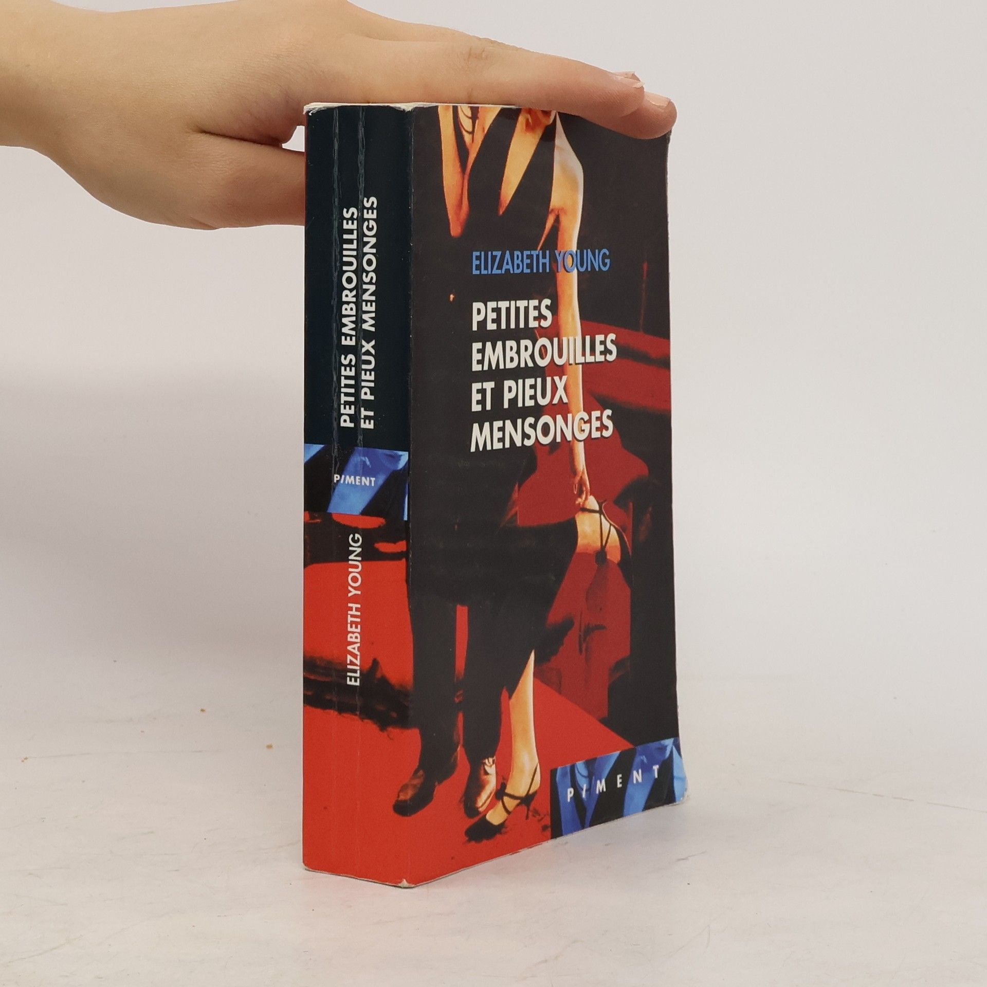 Elizabeth Young Petites embrouilles et pieux mensonges